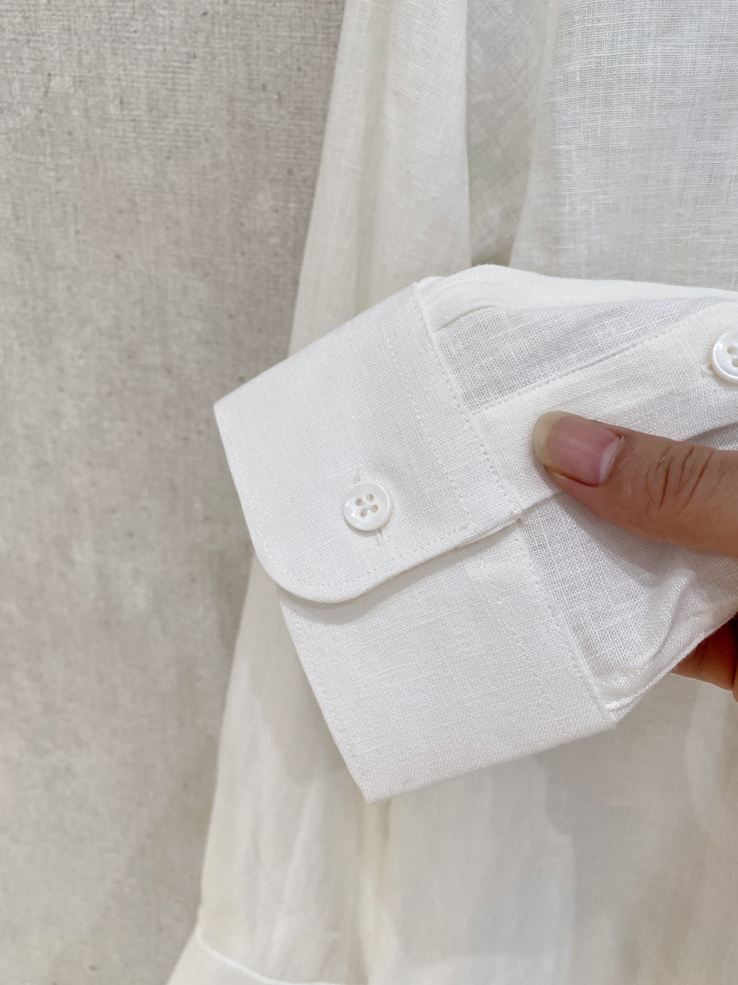 🌾退换🔥史诗级别的亚麻衬衫，独家巨献，胸前刺绣logo多色入荷。原汁原味100%亚麻面料衬衫，麻料以其独