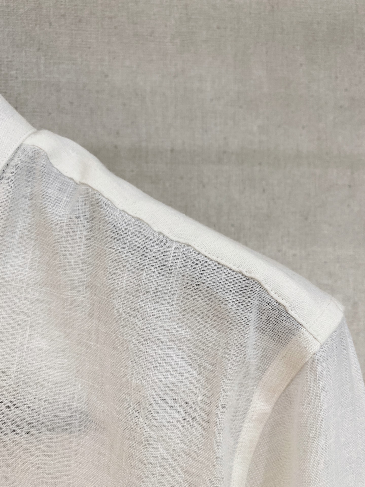 🌾退换🔥史诗级别的亚麻衬衫，独家巨献，胸前刺绣logo多色入荷。原汁原味100%亚麻面料衬衫，麻料以其独