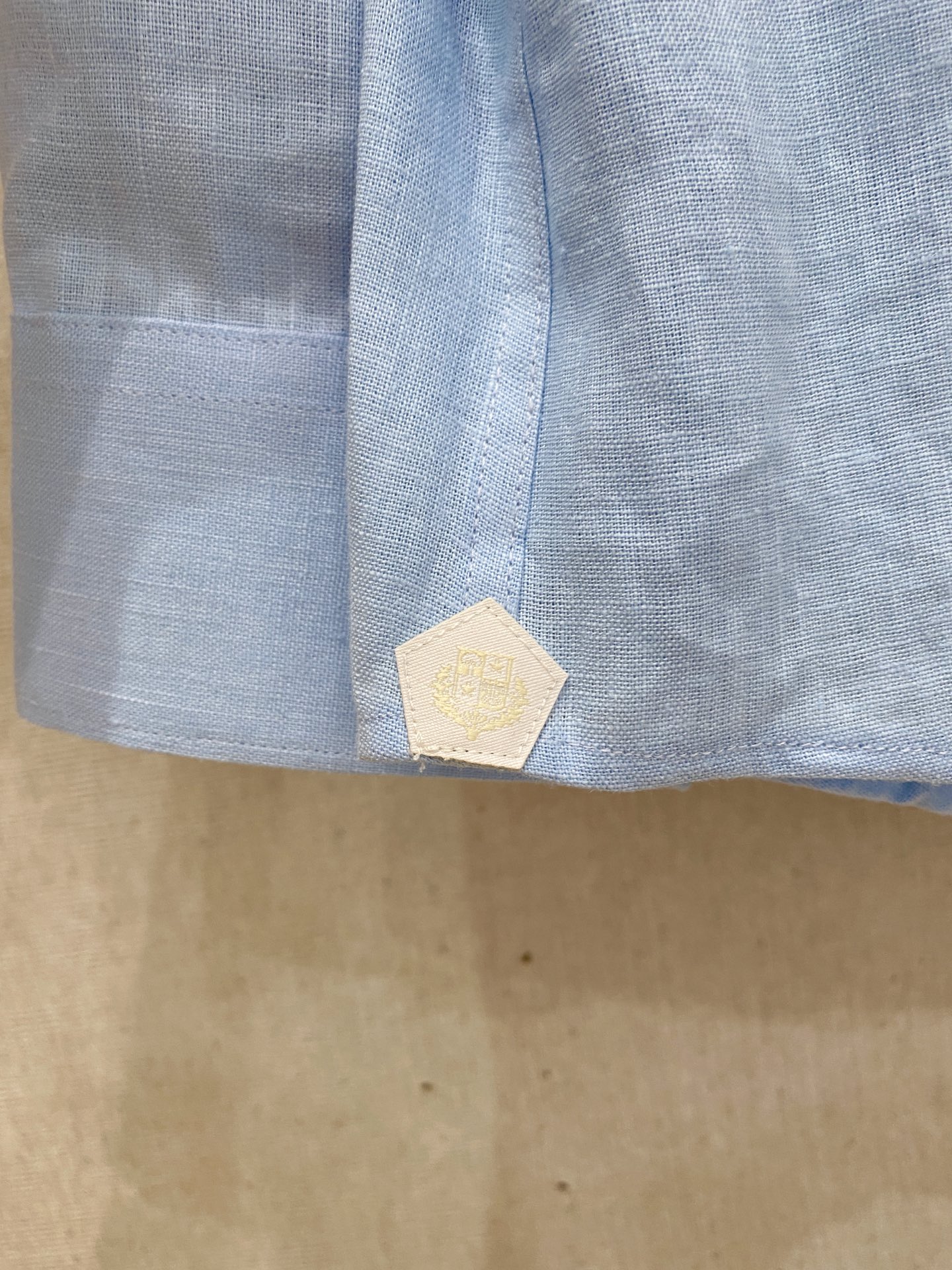 🌾退换🔥史诗级别的亚麻衬衫，独家巨献，胸前刺绣logo多色入荷。原汁原味100%亚麻面料衬衫，麻料以其独