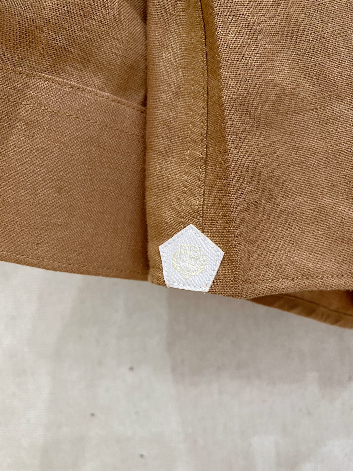 🌾退换🔥史诗级别的亚麻衬衫，独家巨献，胸前刺绣logo多色入荷。原汁原味100%亚麻面料衬衫，麻料以其独