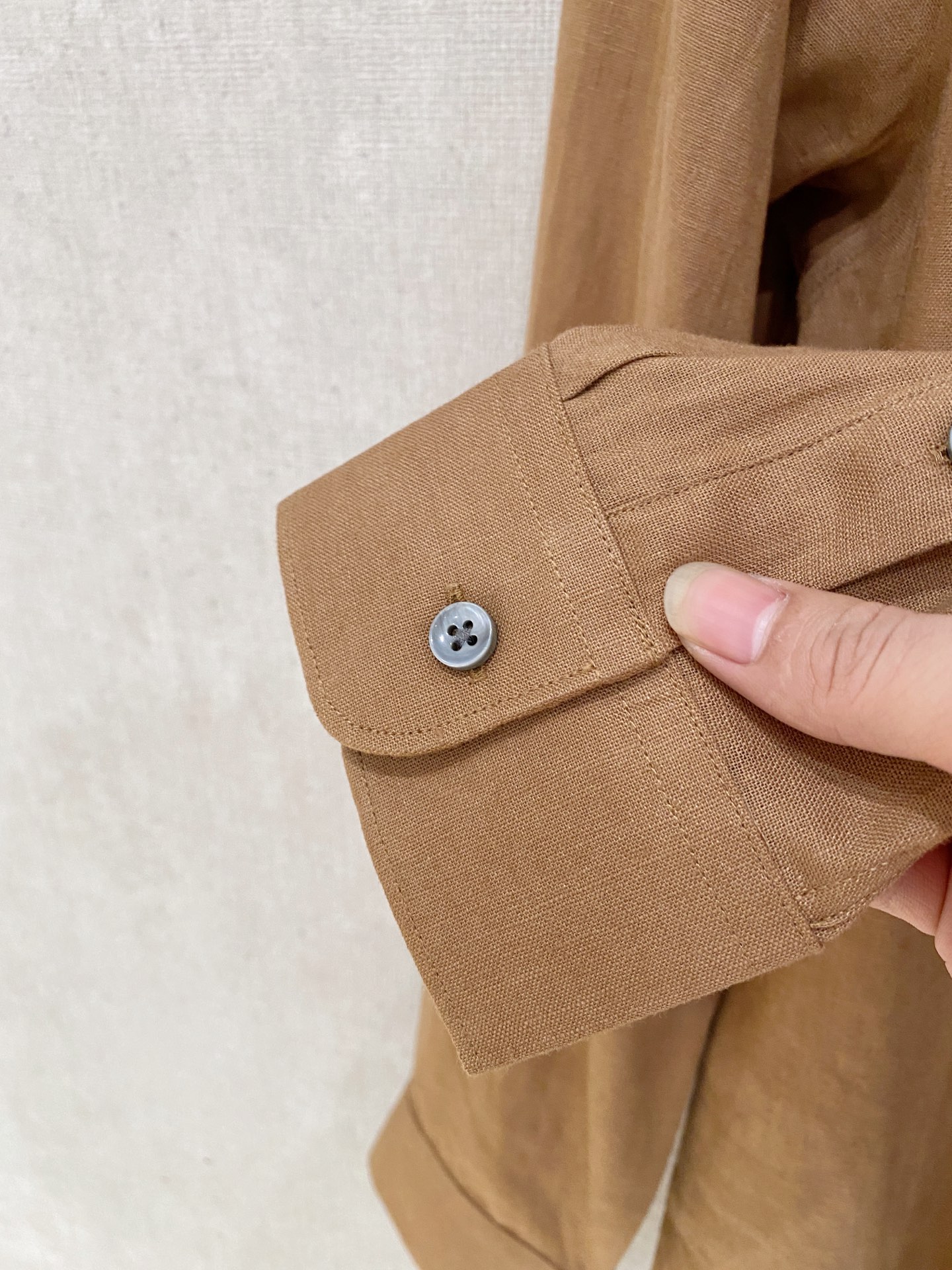 🌾退换🔥史诗级别的亚麻衬衫，独家巨献，胸前刺绣logo多色入荷。原汁原味100%亚麻面料衬衫，麻料以其独