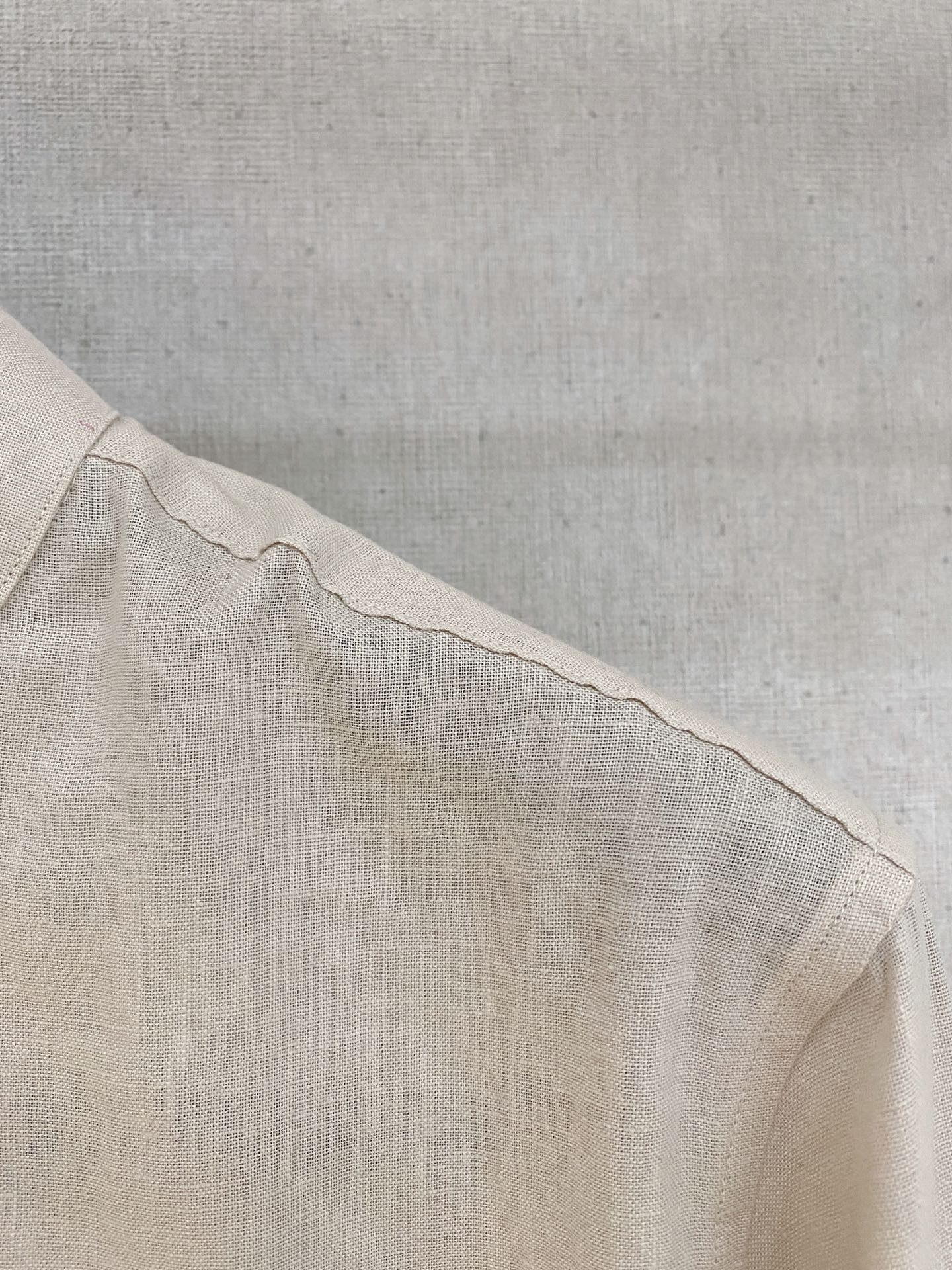 🌾退换🔥史诗级别的亚麻衬衫，独家巨献，胸前刺绣logo多色入荷。原汁原味100%亚麻面料衬衫，麻料以其独