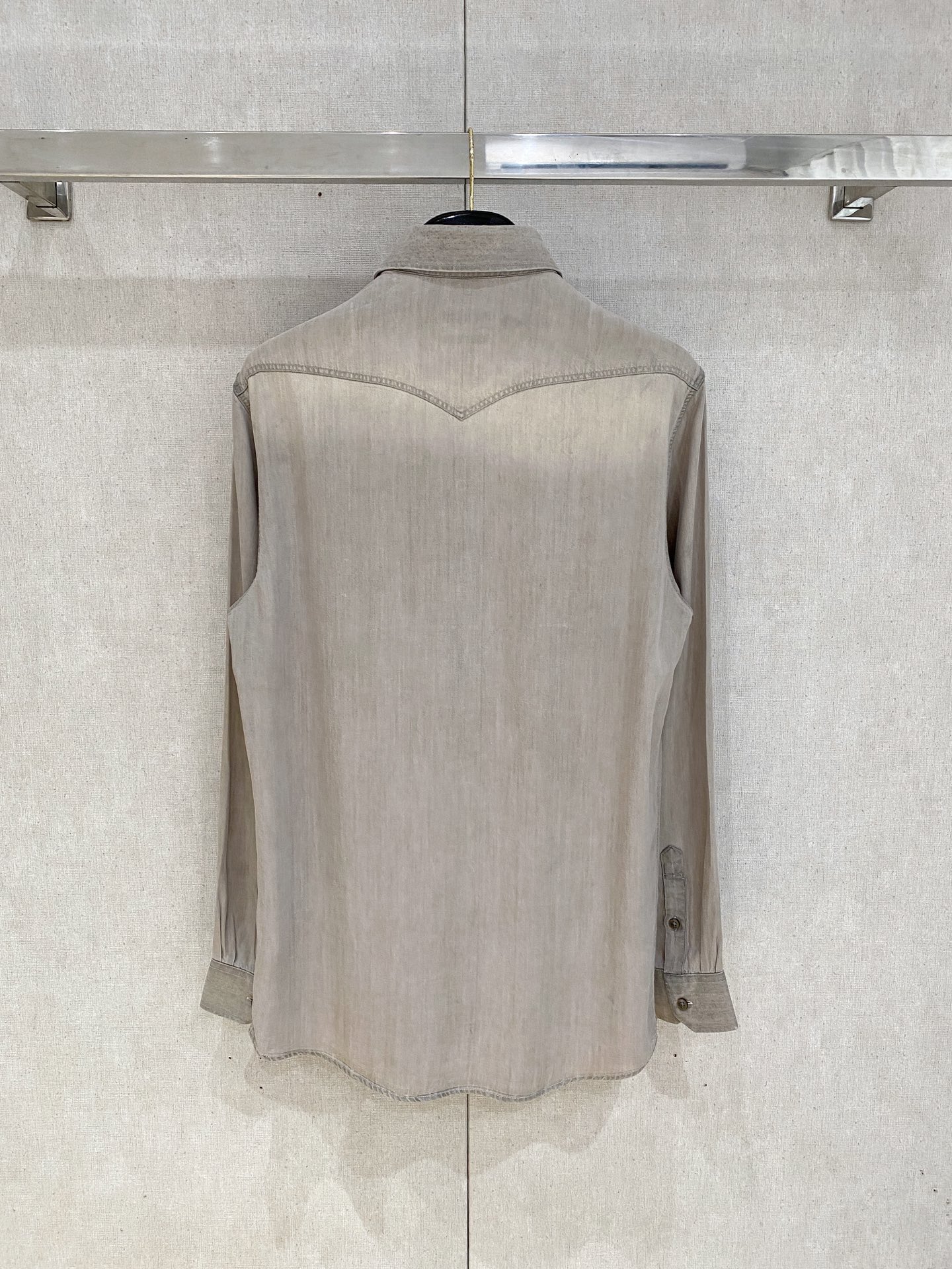 🌾退换🔥 强势上新，新款不断！！！新款衬衫，高级面料高级做工，顶级品质！！！S一XXLS穿125左右m穿