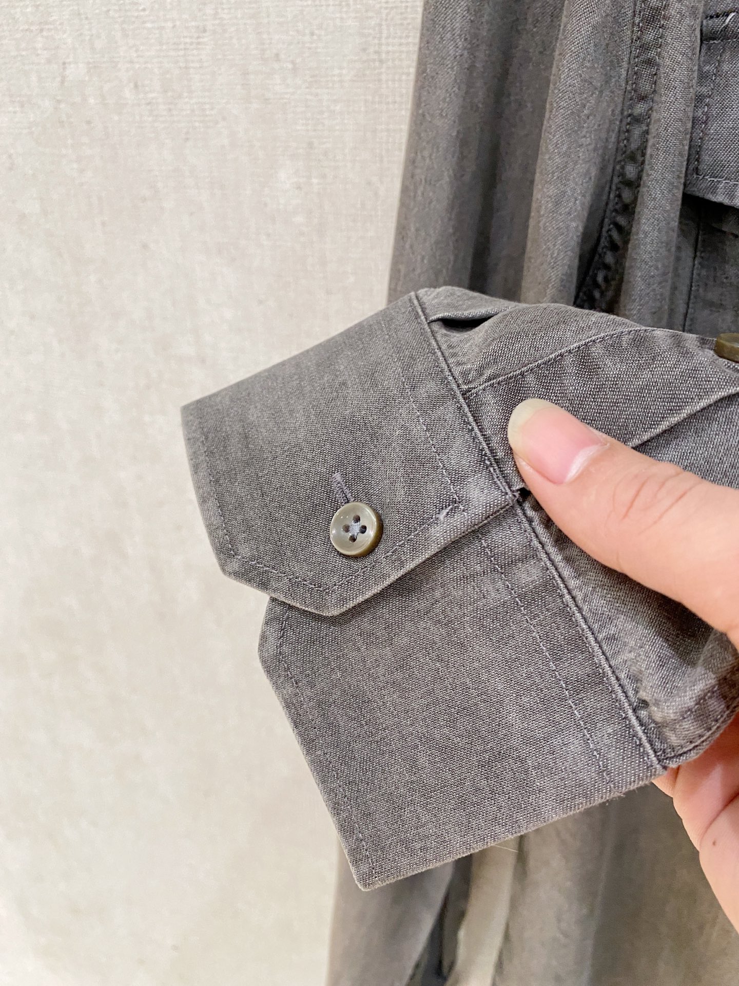 🌾退换🔥 强势上新，新款不断！！！新款衬衫，高级面料高级做工，顶级品质！！！S一XXLS穿125左右m穿