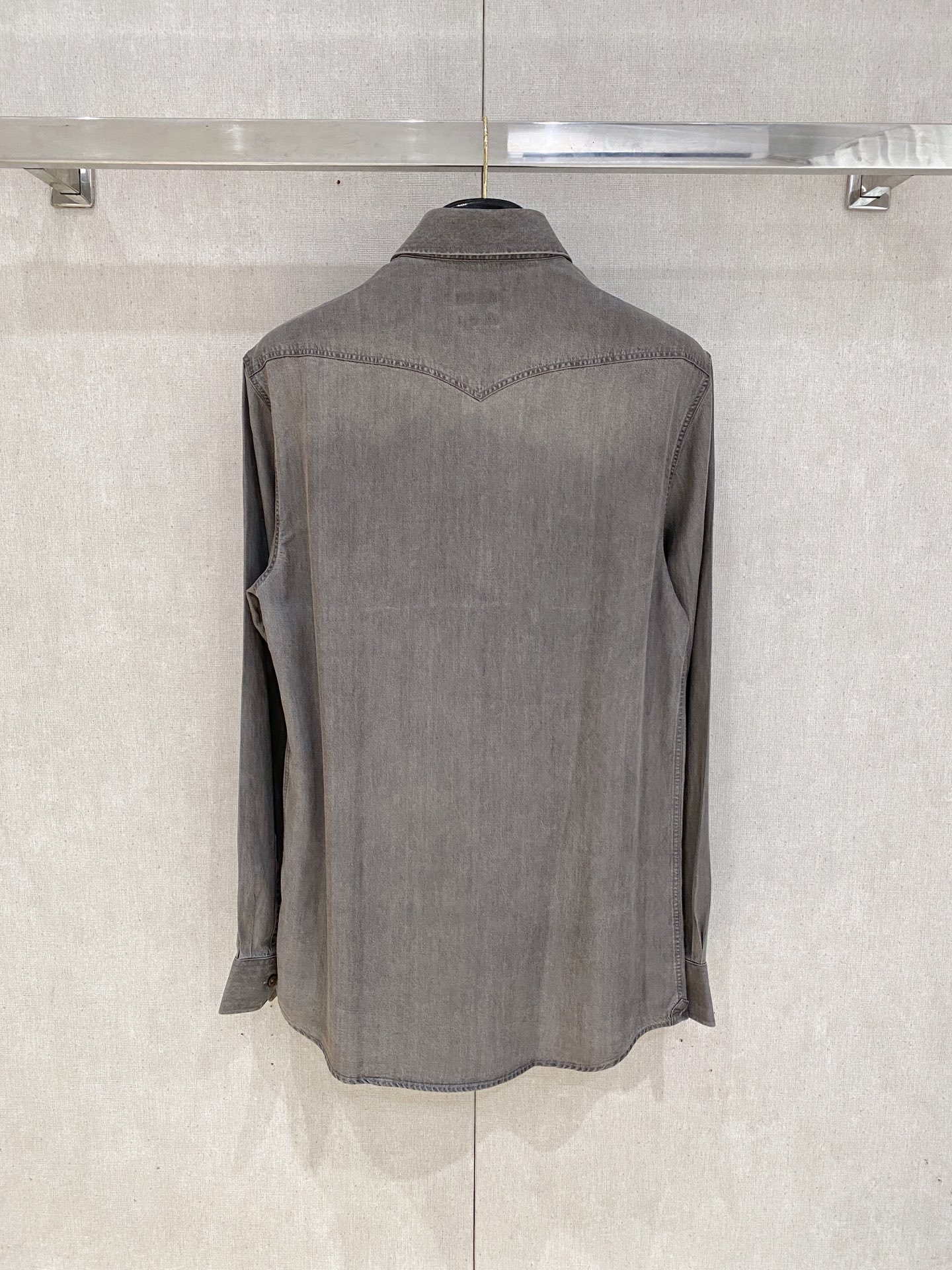 🌾退换🔥 强势上新，新款不断！！！新款衬衫，高级面料高级做工，顶级品质！！！S一XXLS穿125左右m穿