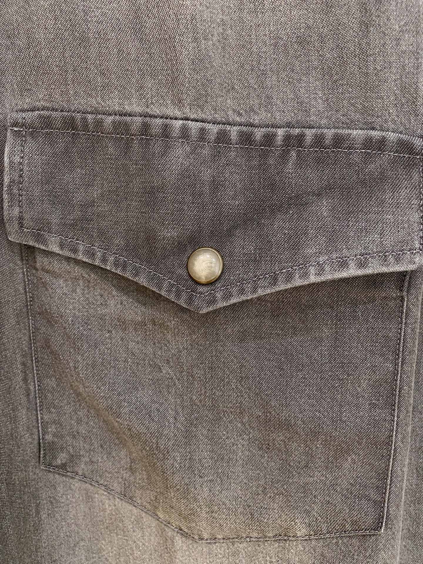 🌾退换🔥 强势上新，新款不断！！！新款衬衫，高级面料高级做工，顶级品质！！！S一XXLS穿125左右m穿