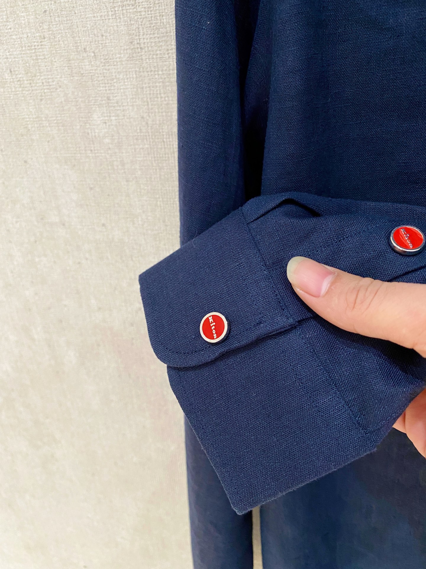 🌾退换🔥史诗级别的亚麻衬衫，独家巨献，胸前刺绣logo多色入荷。原汁原味100%亚麻面料衬衫，麻料以其独