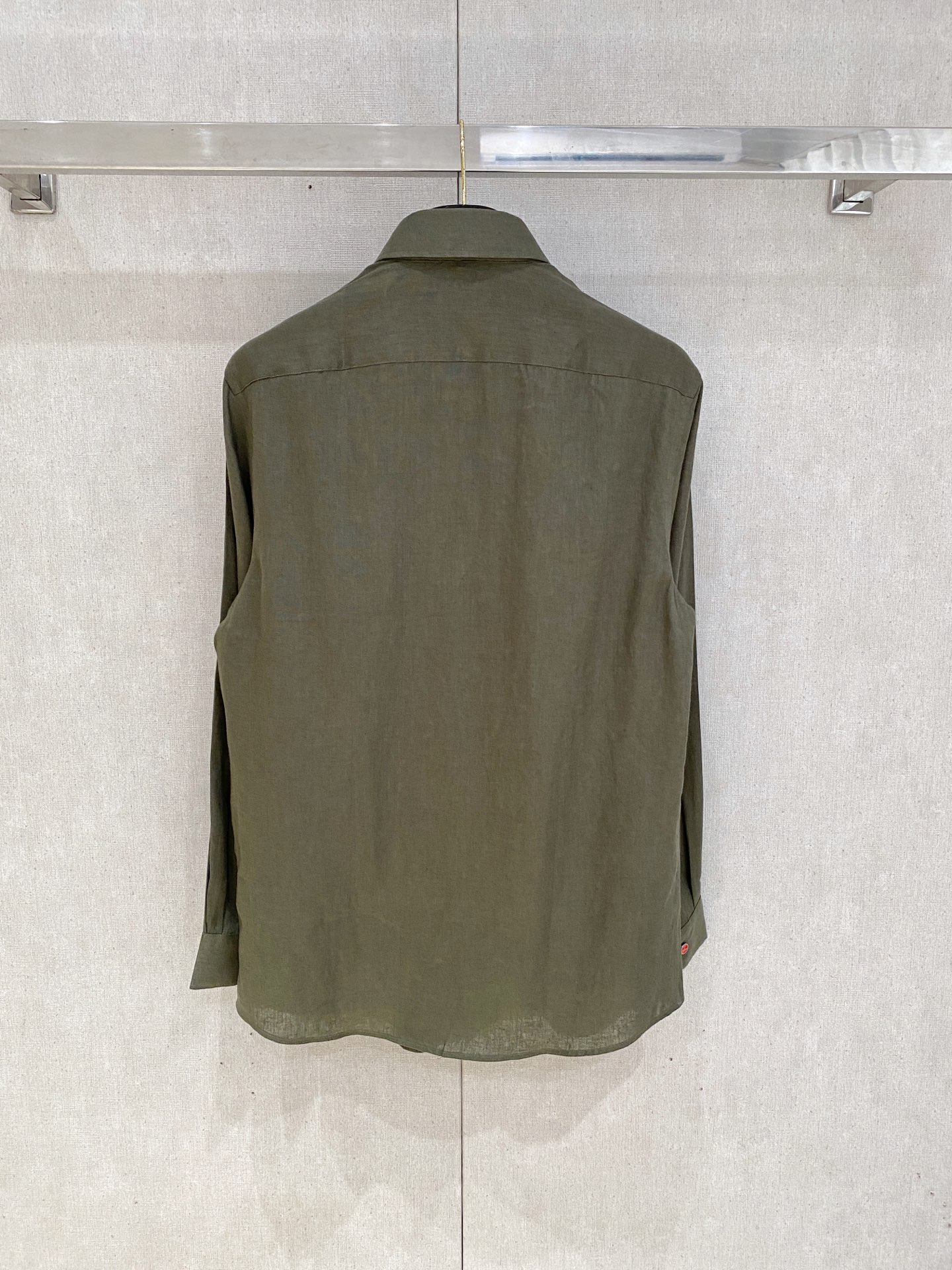 🌾退换🔥史诗级别的亚麻衬衫，独家巨献，胸前刺绣logo多色入荷。原汁原味100%亚麻面料衬衫，麻料以其独