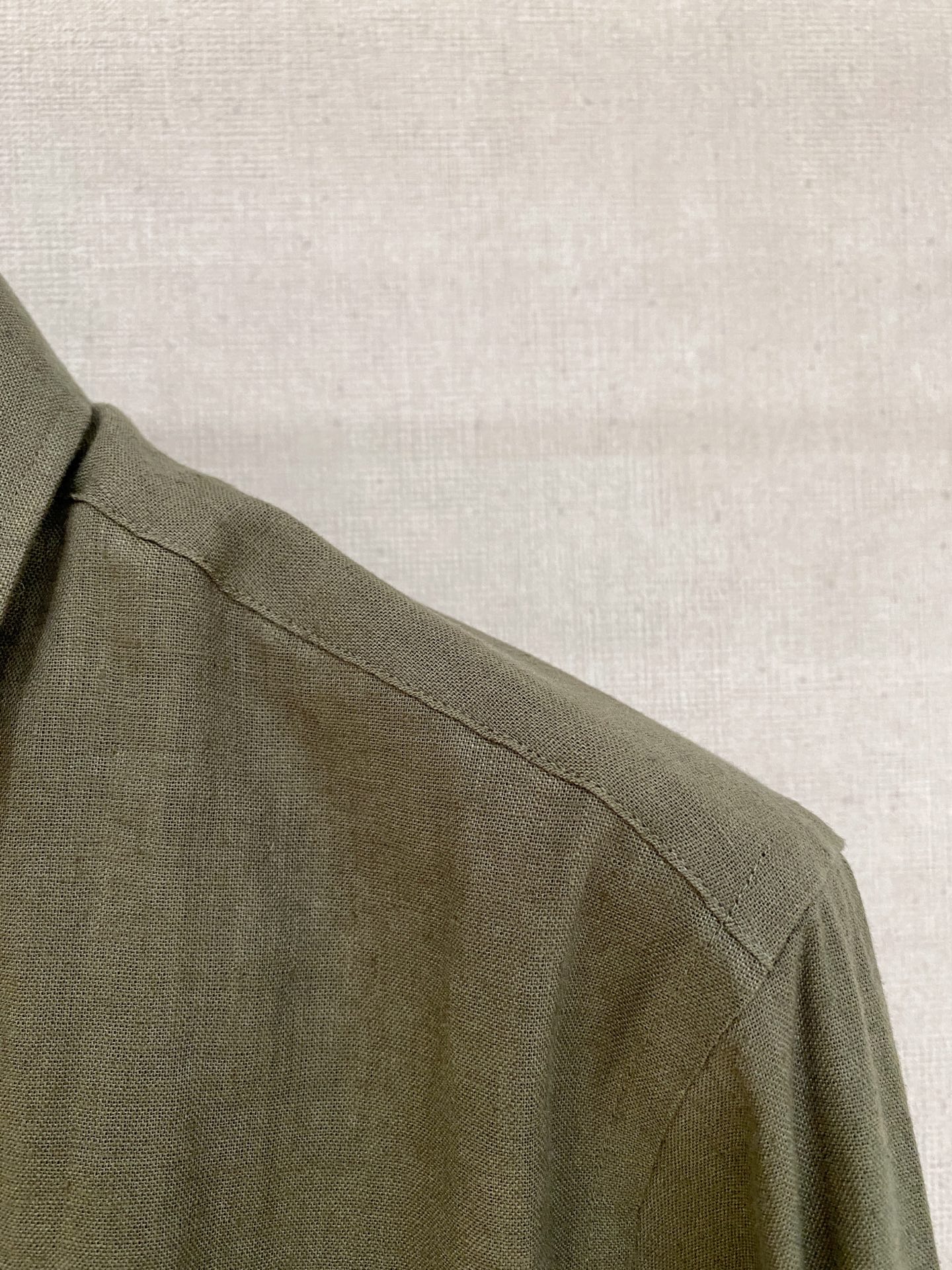 🌾退换🔥史诗级别的亚麻衬衫，独家巨献，胸前刺绣logo多色入荷。原汁原味100%亚麻面料衬衫，麻料以其独