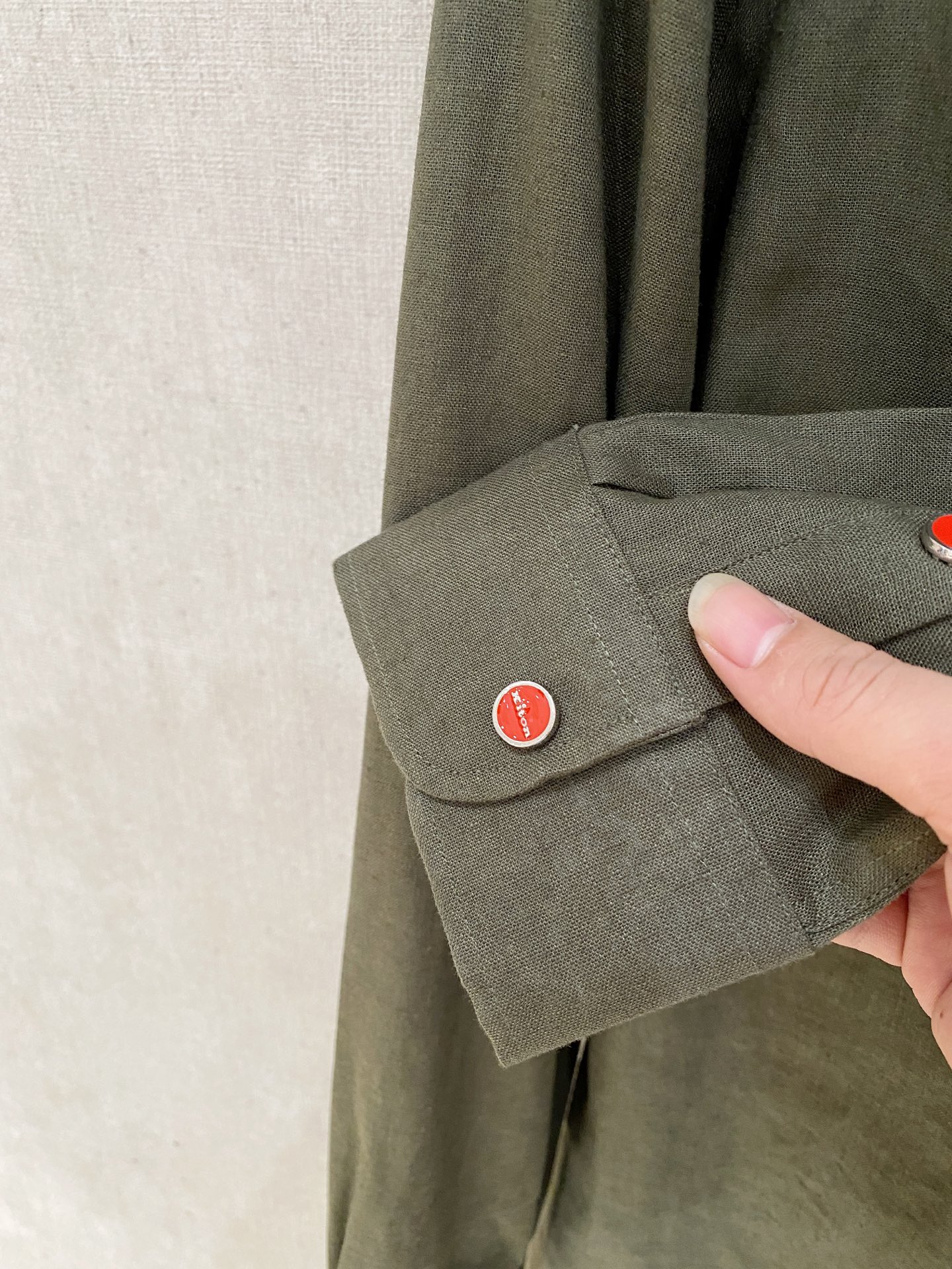 🌾退换🔥史诗级别的亚麻衬衫，独家巨献，胸前刺绣logo多色入荷。原汁原味100%亚麻面料衬衫，麻料以其独