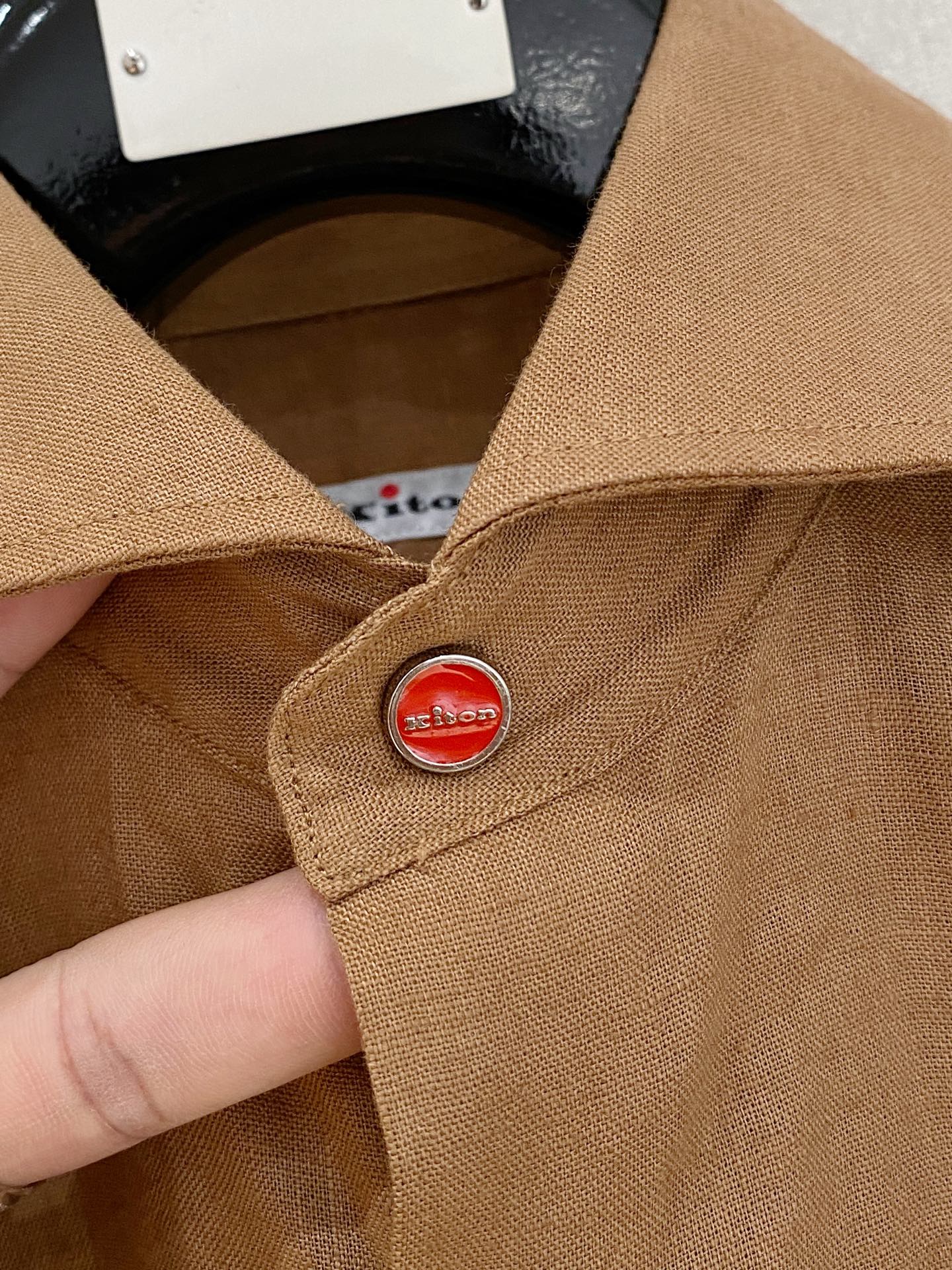 🌾退换🔥史诗级别的亚麻衬衫，独家巨献，胸前刺绣logo多色入荷。原汁原味100%亚麻面料衬衫，麻料以其独