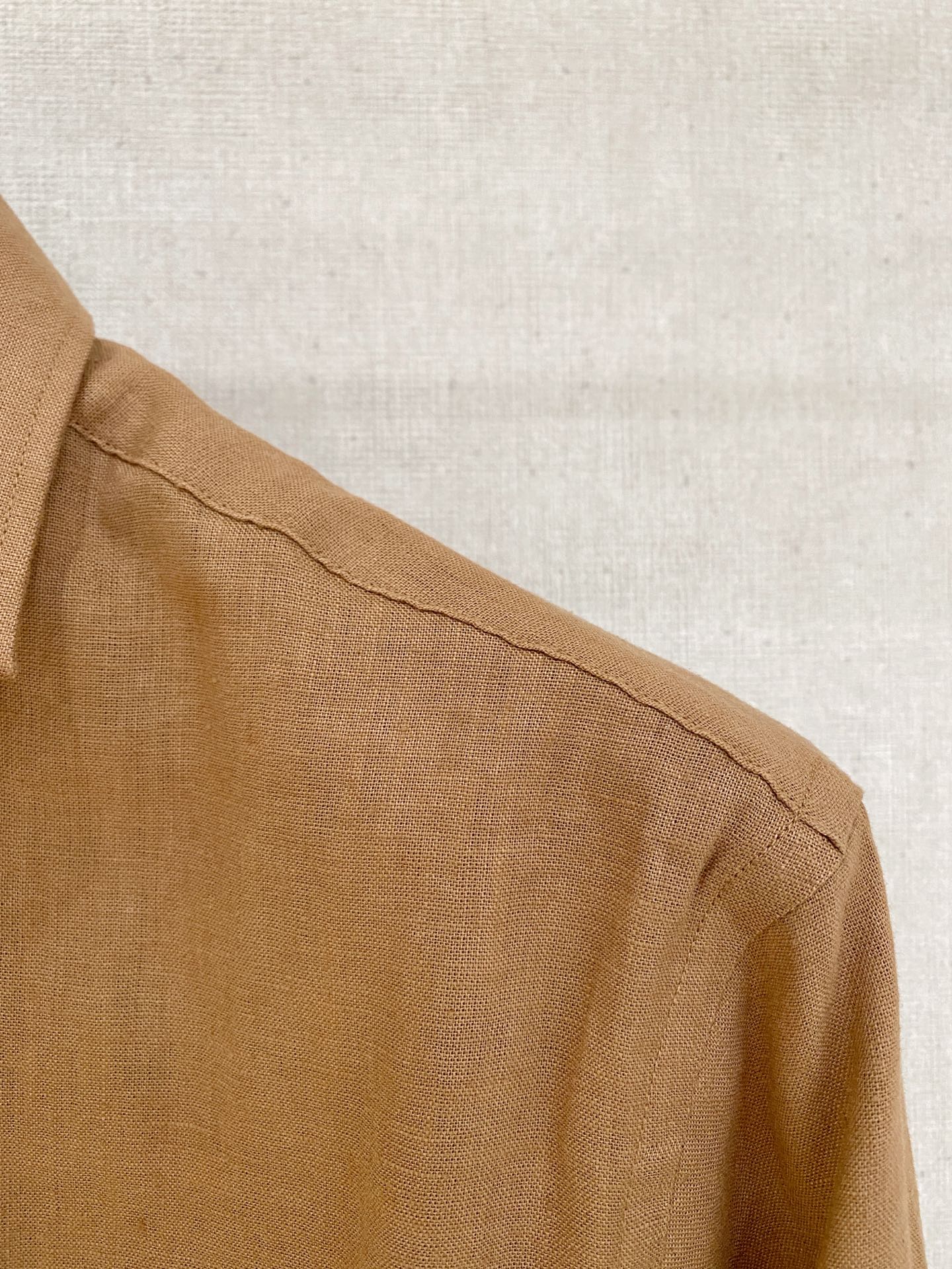 🌾退换🔥史诗级别的亚麻衬衫，独家巨献，胸前刺绣logo多色入荷。原汁原味100%亚麻面料衬衫，麻料以其独