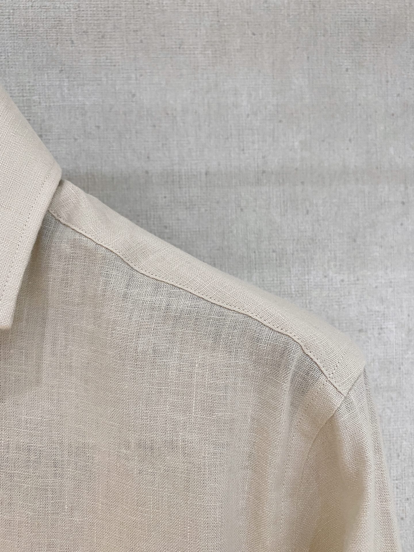 🌾退换🔥史诗级别的亚麻衬衫，独家巨献，胸前刺绣logo多色入荷。原汁原味100%亚麻面料衬衫，麻料以其独