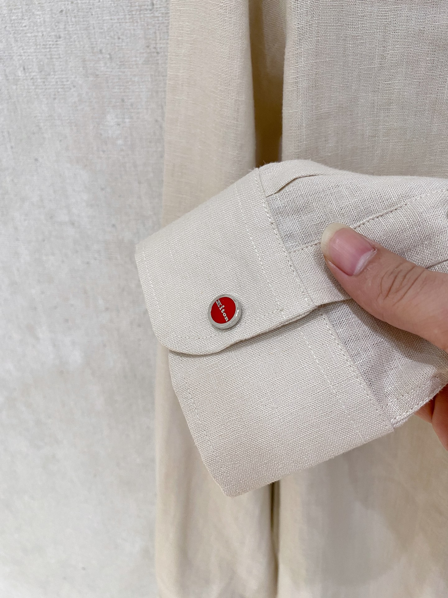 🌾退换🔥史诗级别的亚麻衬衫，独家巨献，胸前刺绣logo多色入荷。原汁原味100%亚麻面料衬衫，麻料以其独