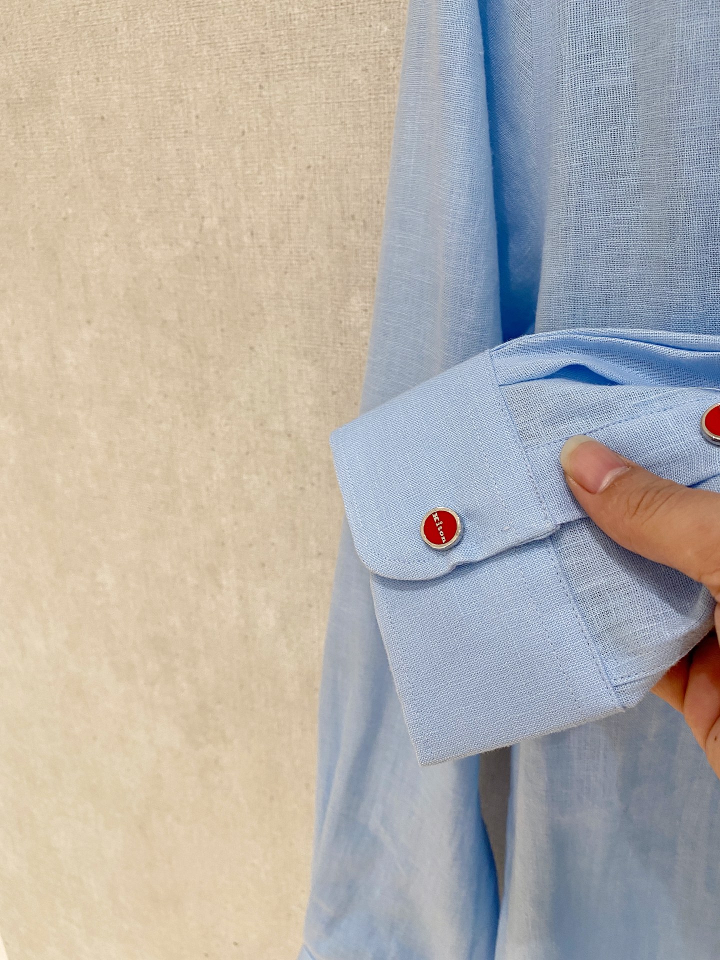 🌾退换🔥史诗级别的亚麻衬衫，独家巨献，胸前刺绣logo多色入荷。原汁原味100%亚麻面料衬衫，麻料以其独