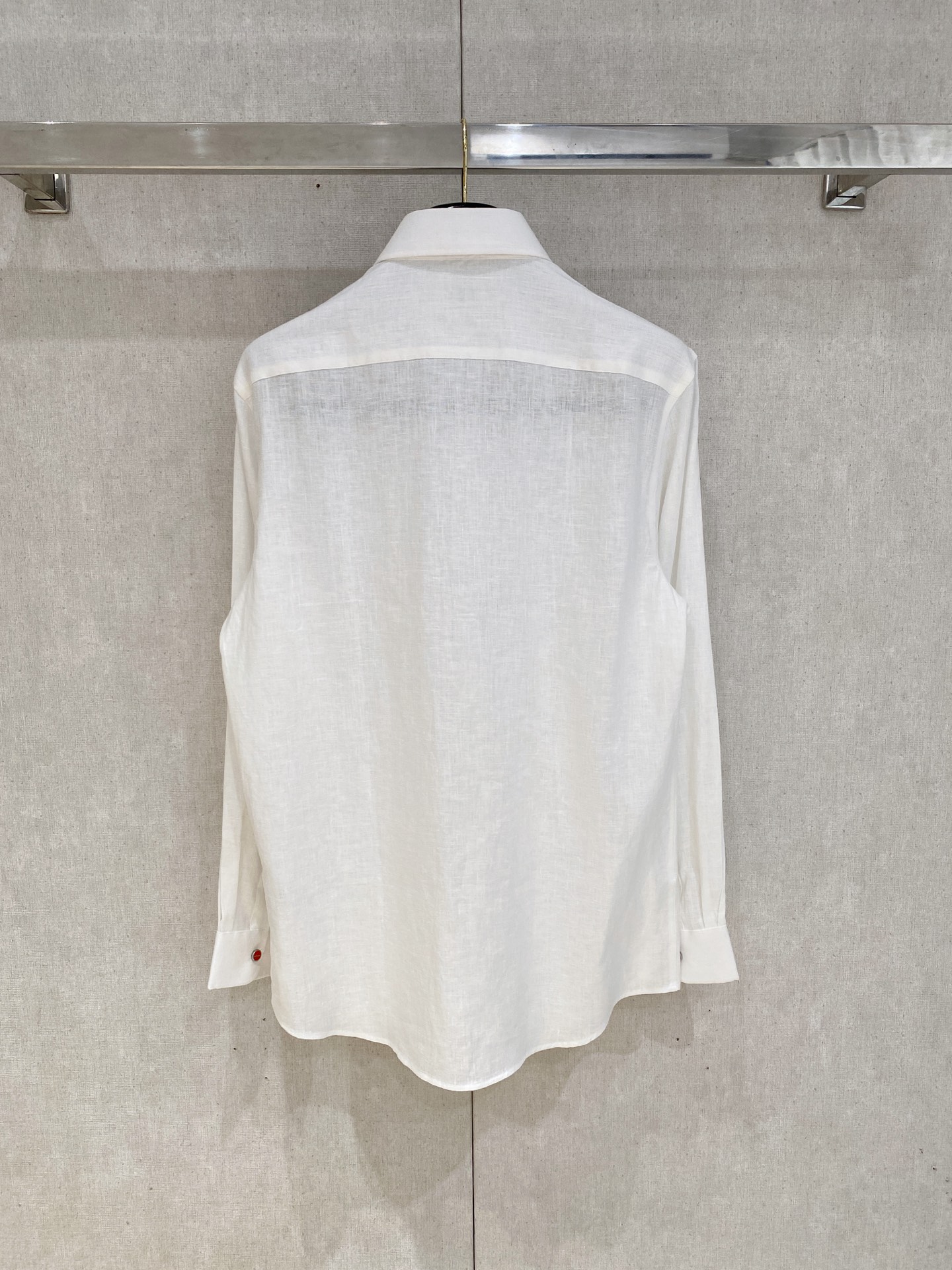 🌾退换🔥史诗级别的亚麻衬衫，独家巨献，胸前刺绣logo多色入荷。原汁原味100%亚麻面料衬衫，麻料以其独