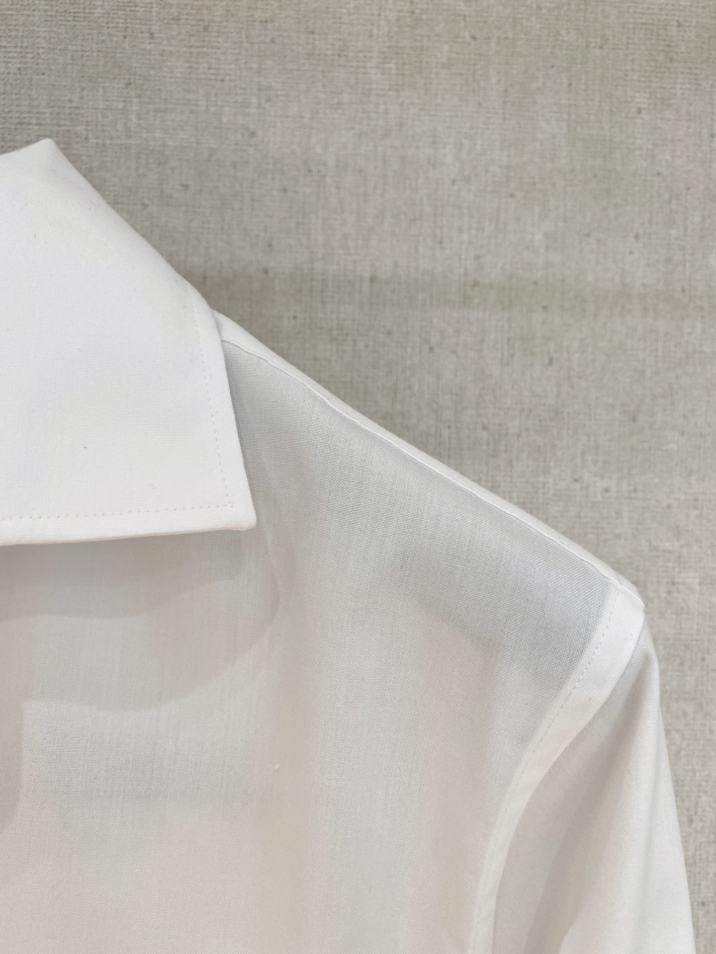 🌾退换🔥 强势上新，新款不断！！！新款衬衫，高级面料高级做工，顶级品质！！！S一XXLS穿125左右m穿