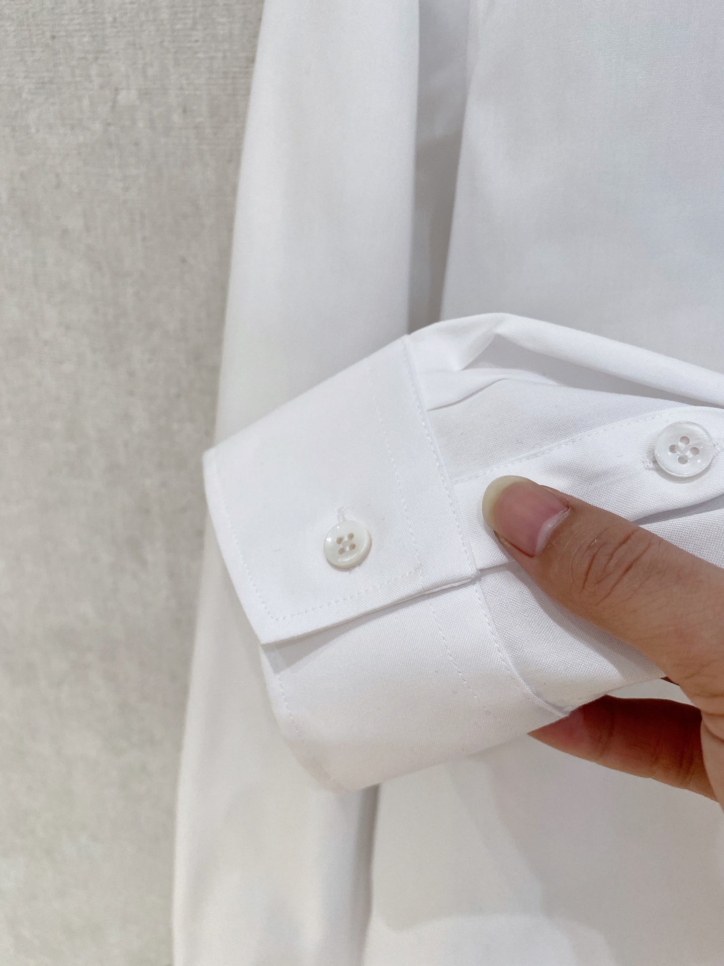 🌾退换🔥 强势上新，新款不断！！！新款衬衫，高级面料高级做工，顶级品质！！！S一XXLS穿125左右m穿