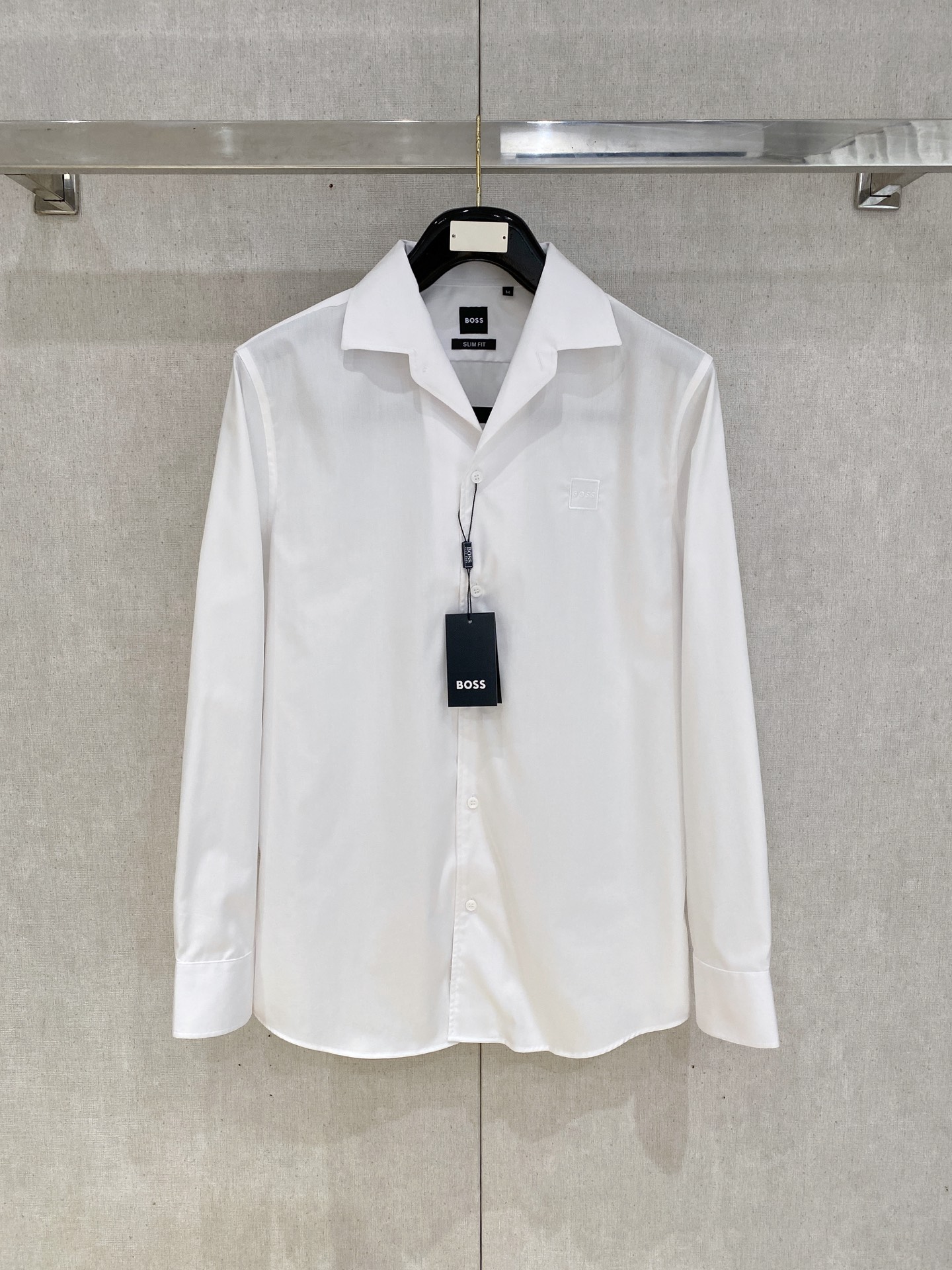 🌾退换🔥 强势上新，新款不断！！！新款衬衫，高级面料高级做工，顶级品质！！！S一XXLS穿125左右m穿