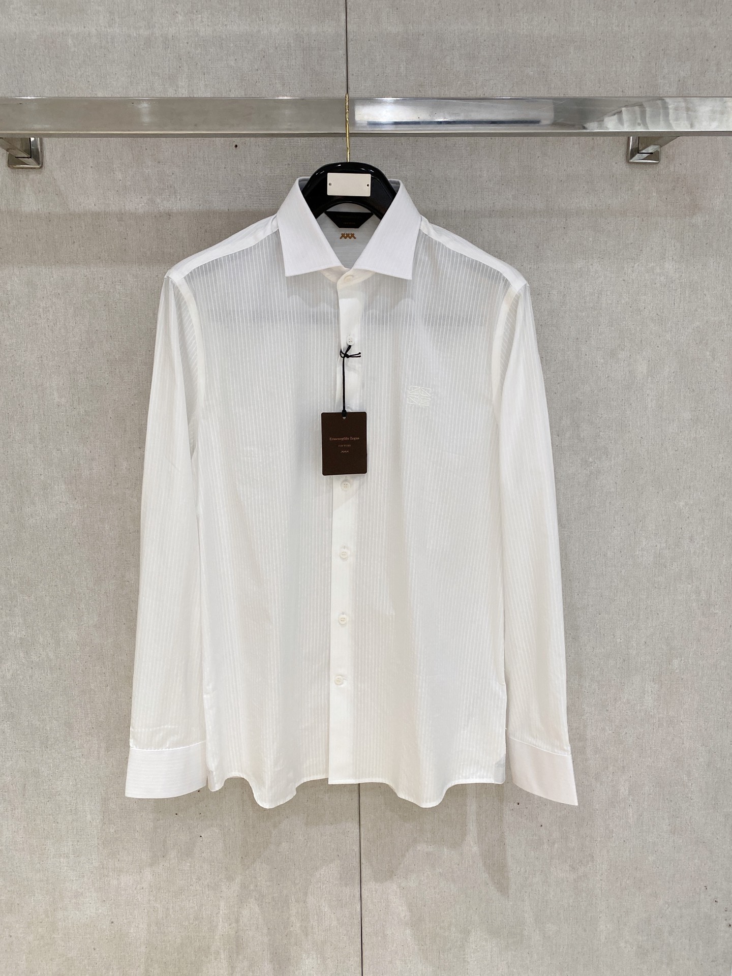 🌾退换🔥 强势上新，新款不断！！！新款衬衫，高级面料高级做工，顶级品质！！！S一XXLS穿125左右m穿