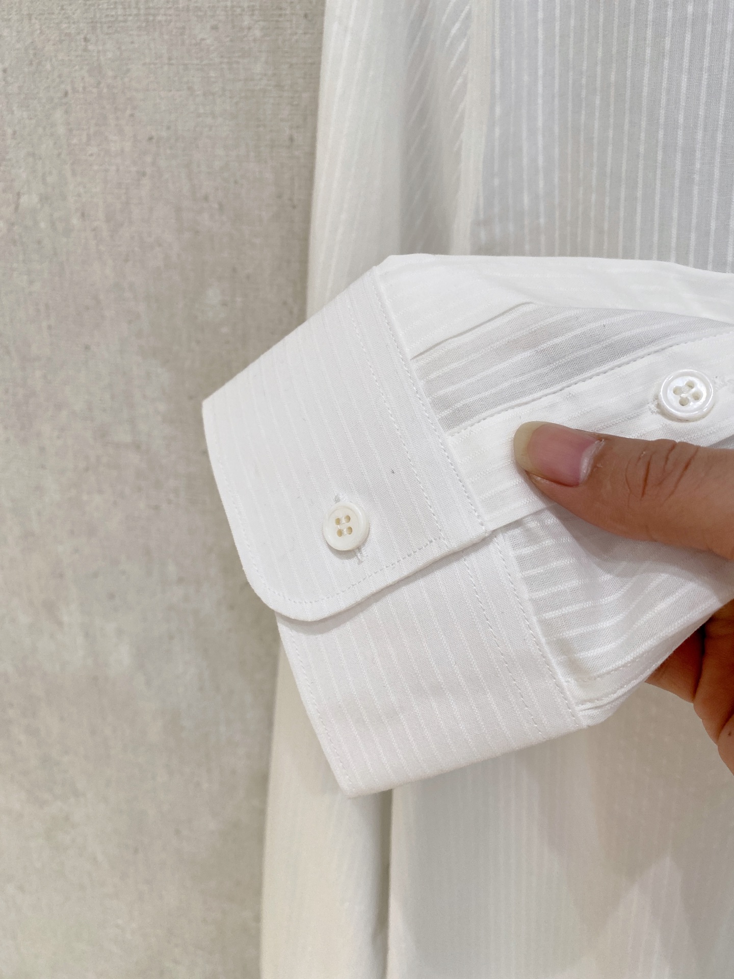 🌾退换🔥 强势上新，新款不断！！！新款衬衫，高级面料高级做工，顶级品质！！！S一XXLS穿125左右m穿