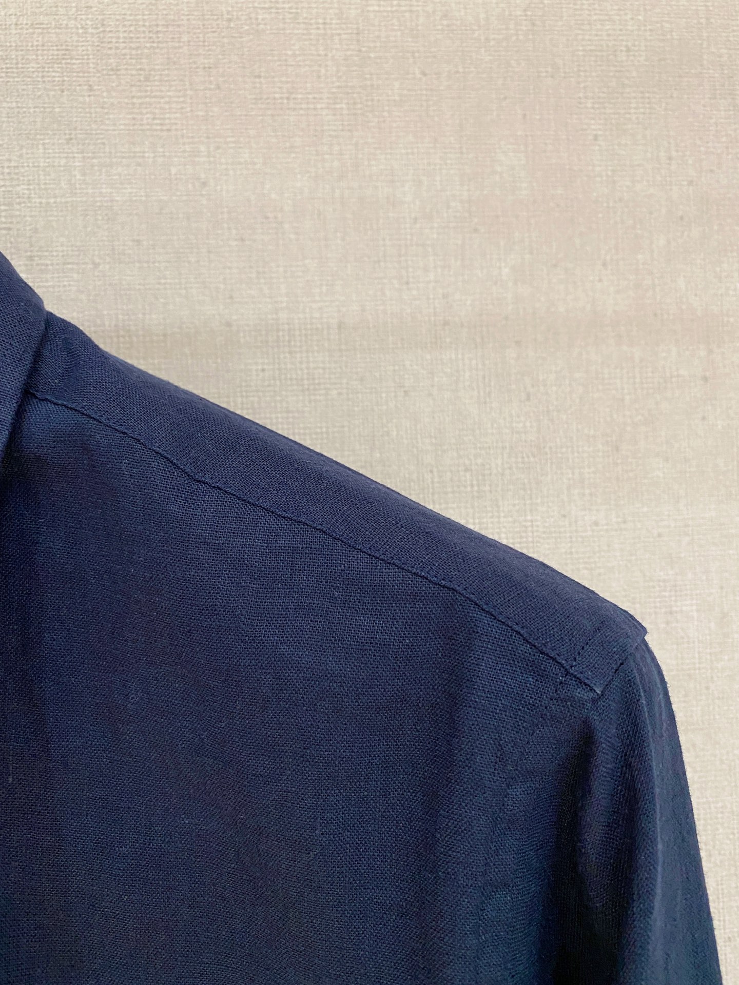 🌾退换🔥史诗级别的亚麻衬衫，独家巨献，胸前刺绣logo多色入荷。原汁原味100%亚麻面料衬衫，麻料以其独