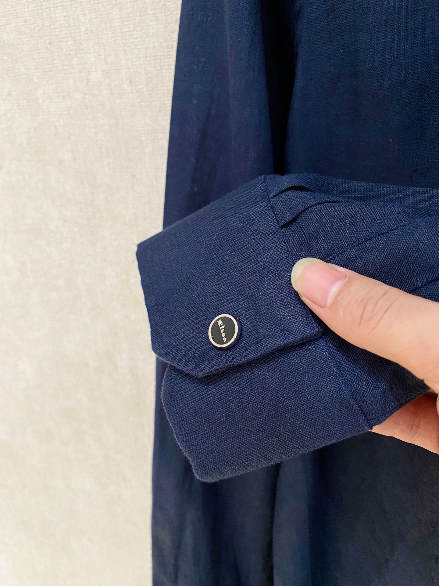 🌾退换🔥史诗级别的亚麻衬衫，独家巨献，胸前刺绣logo多色入荷。原汁原味100%亚麻面料衬衫，麻料以其独