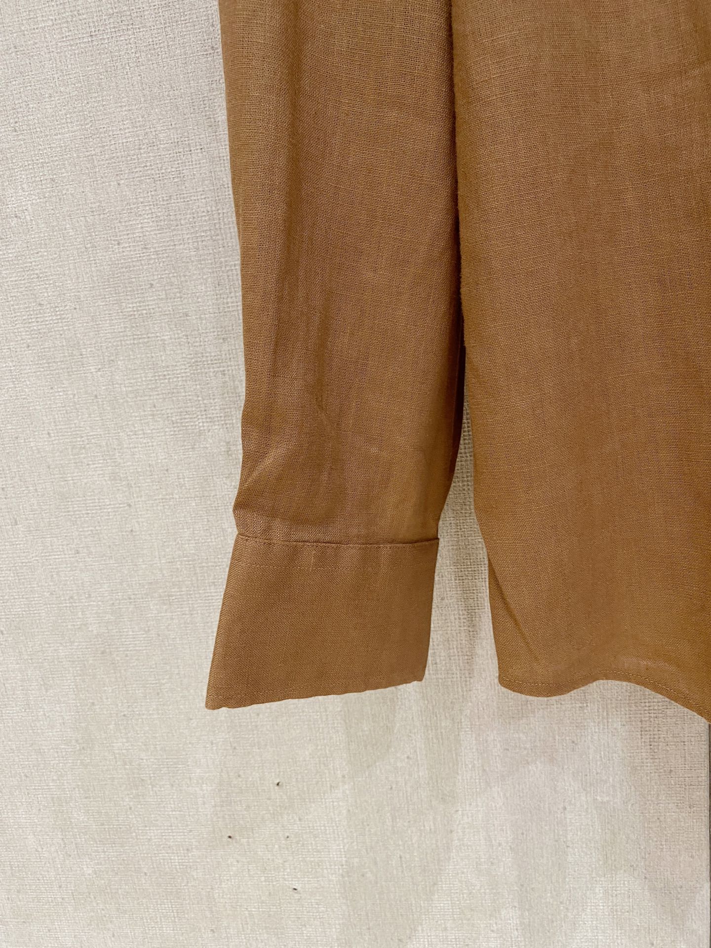 🌾退换🔥史诗级别的亚麻衬衫，独家巨献，胸前刺绣logo多色入荷。原汁原味100%亚麻面料衬衫，麻料以其独