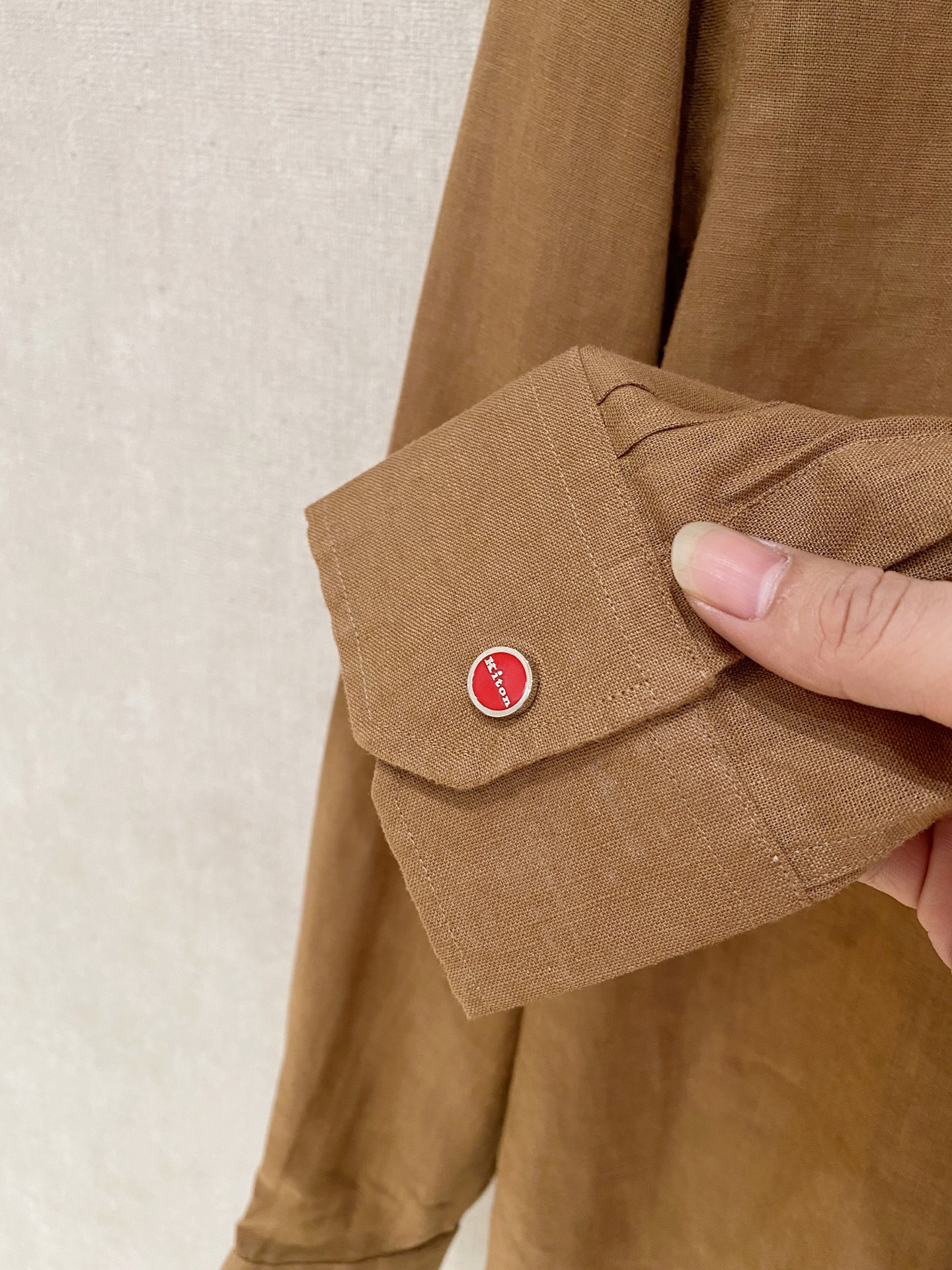 🌾退换🔥史诗级别的亚麻衬衫，独家巨献，胸前刺绣logo多色入荷。原汁原味100%亚麻面料衬衫，麻料以其独