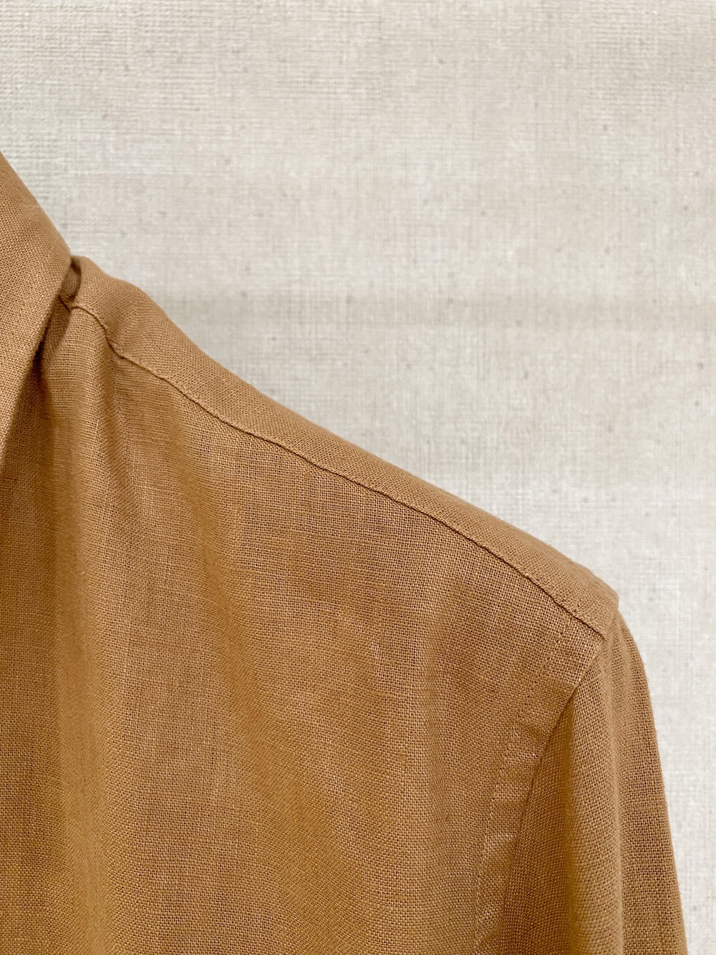 🌾退换🔥史诗级别的亚麻衬衫，独家巨献，胸前刺绣logo多色入荷。原汁原味100%亚麻面料衬衫，麻料以其独