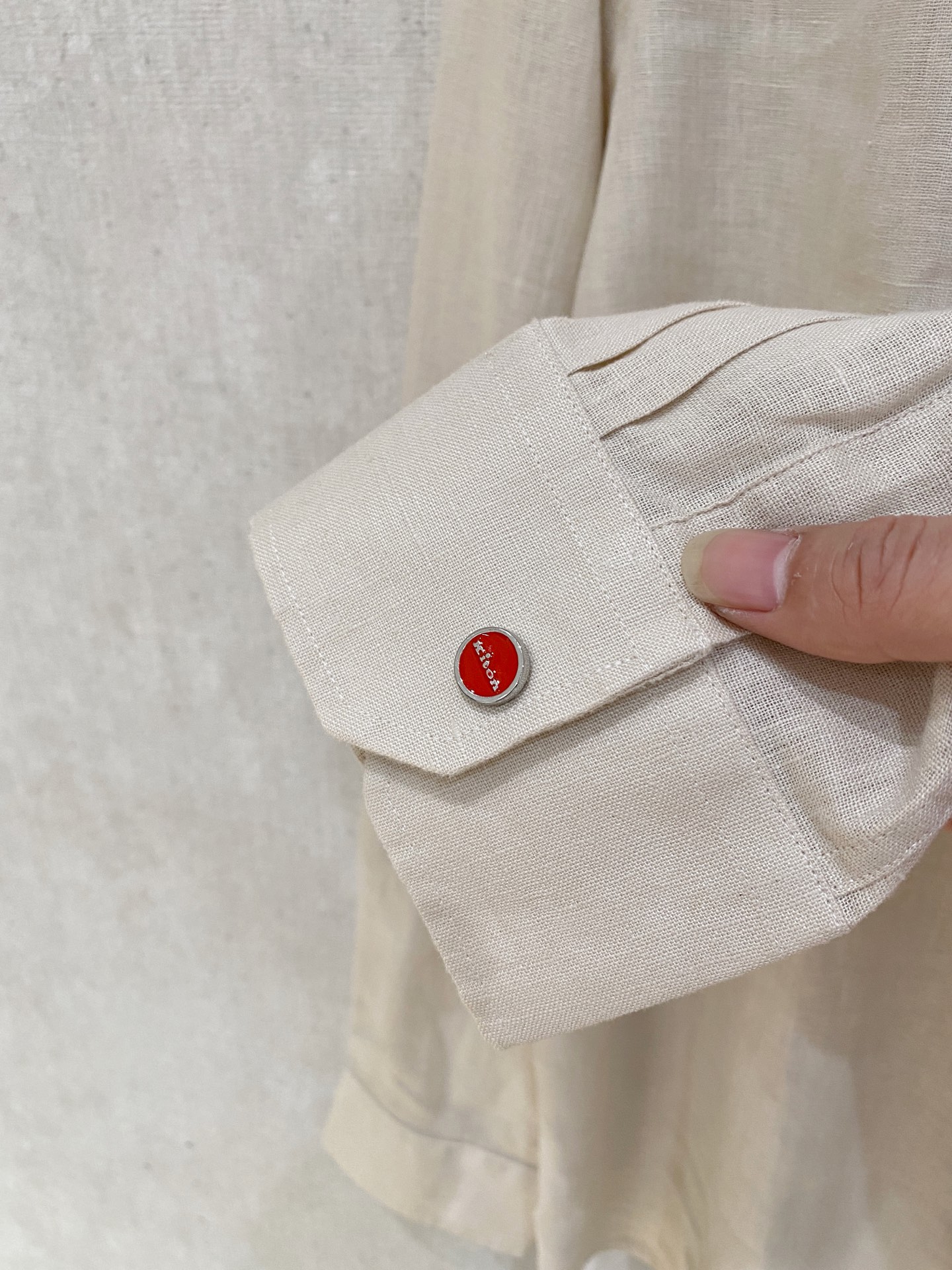 🌾退换🔥史诗级别的亚麻衬衫，独家巨献，胸前刺绣logo多色入荷。原汁原味100%亚麻面料衬衫，麻料以其独