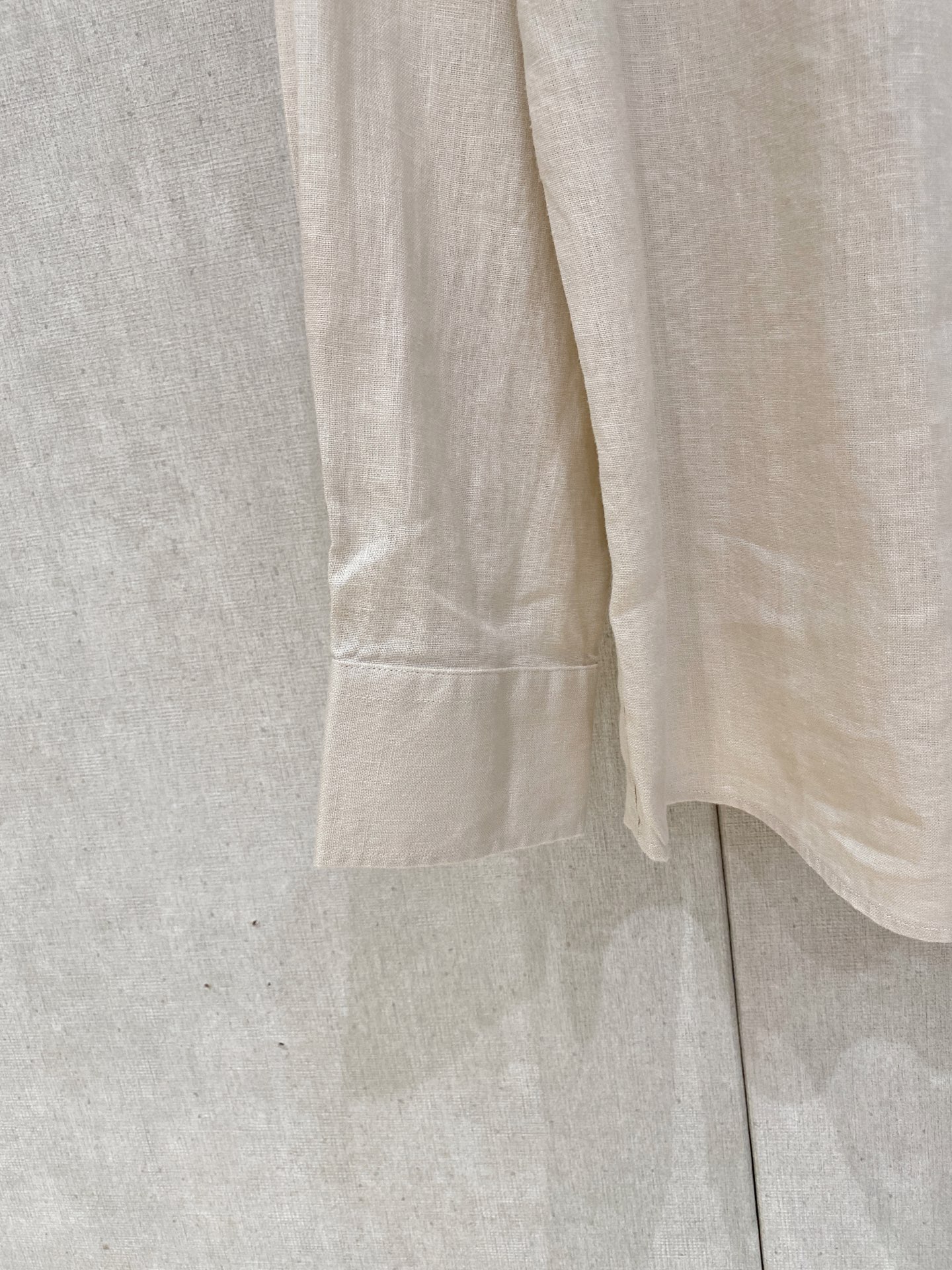 🌾退换🔥史诗级别的亚麻衬衫，独家巨献，胸前刺绣logo多色入荷。原汁原味100%亚麻面料衬衫，麻料以其独