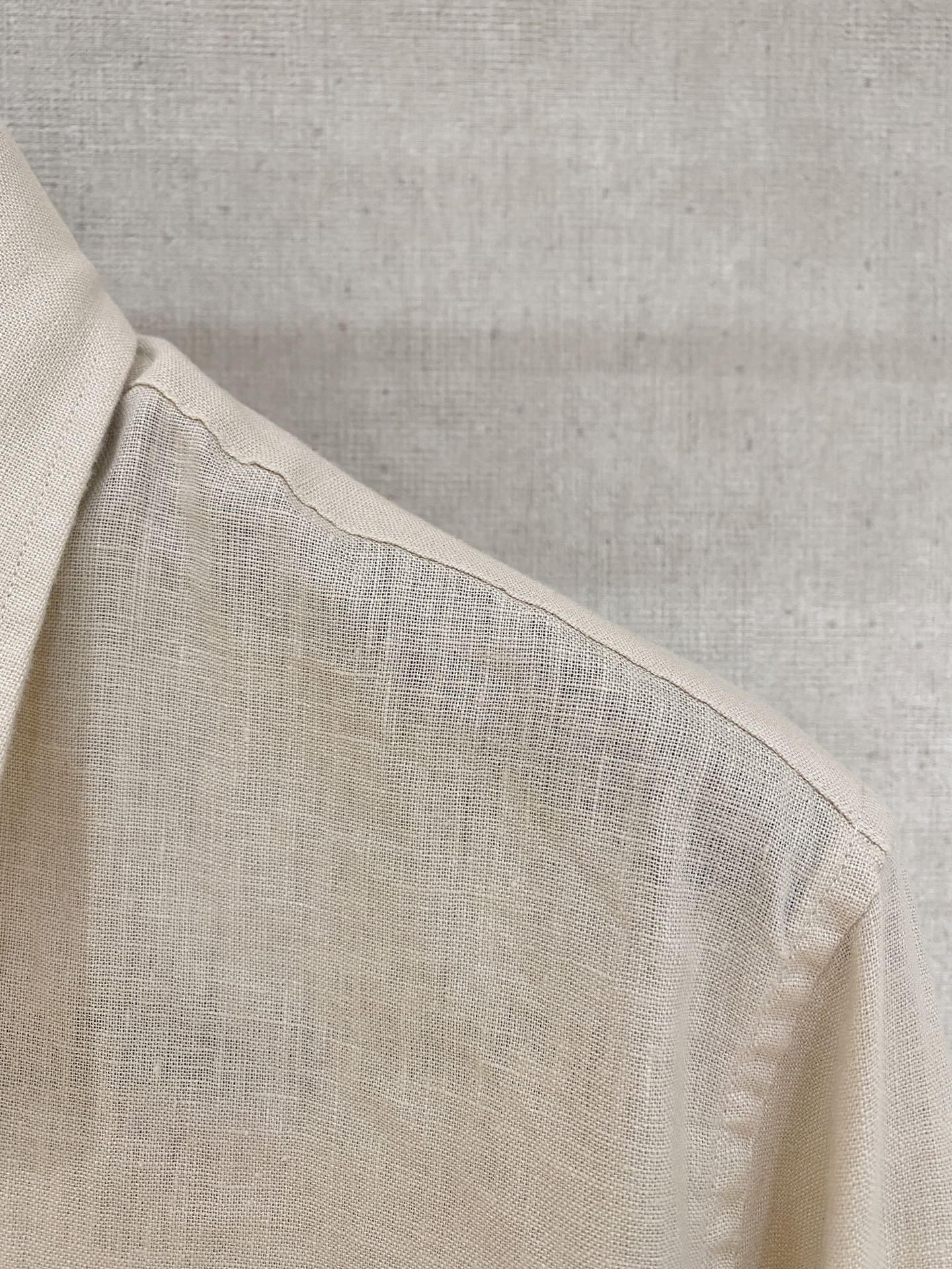 🌾退换🔥史诗级别的亚麻衬衫，独家巨献，胸前刺绣logo多色入荷。原汁原味100%亚麻面料衬衫，麻料以其独