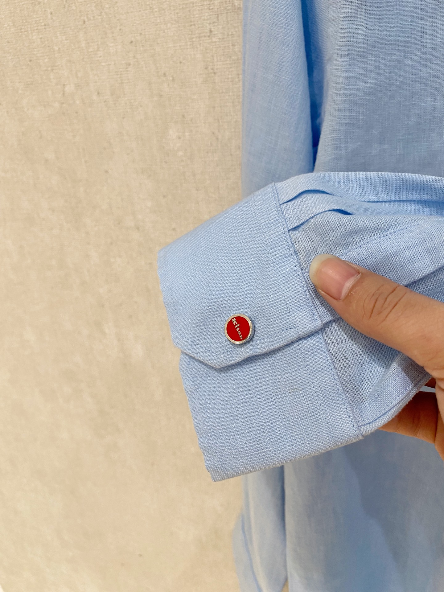 🌾退换🔥史诗级别的亚麻衬衫，独家巨献，胸前刺绣logo多色入荷。原汁原味100%亚麻面料衬衫，麻料以其独