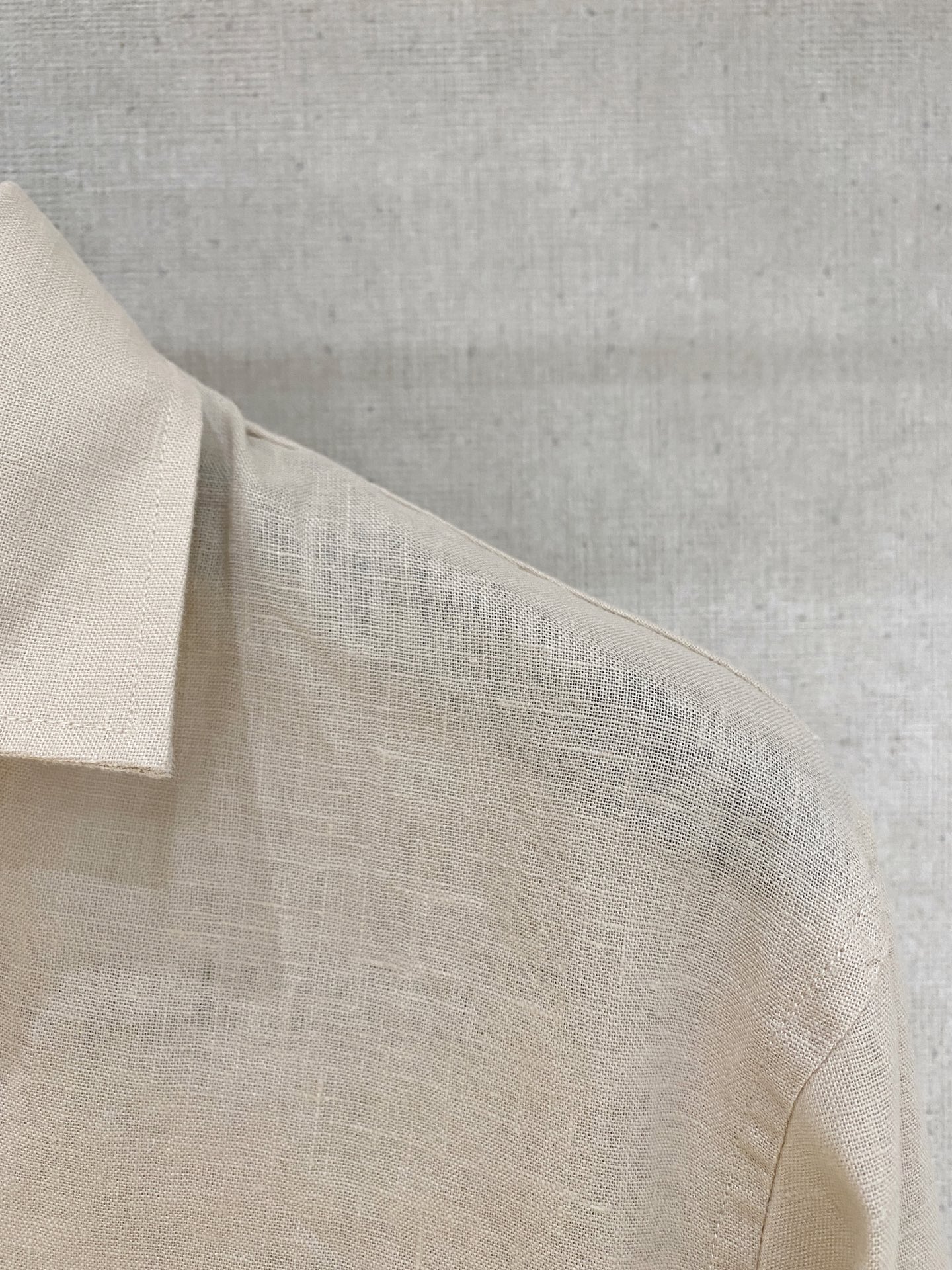 🌾退换🔥史诗级别的亚麻衬衫，独家巨献，胸前刺绣logo多色入荷。原汁原味100%亚麻面料衬衫，麻料以其独