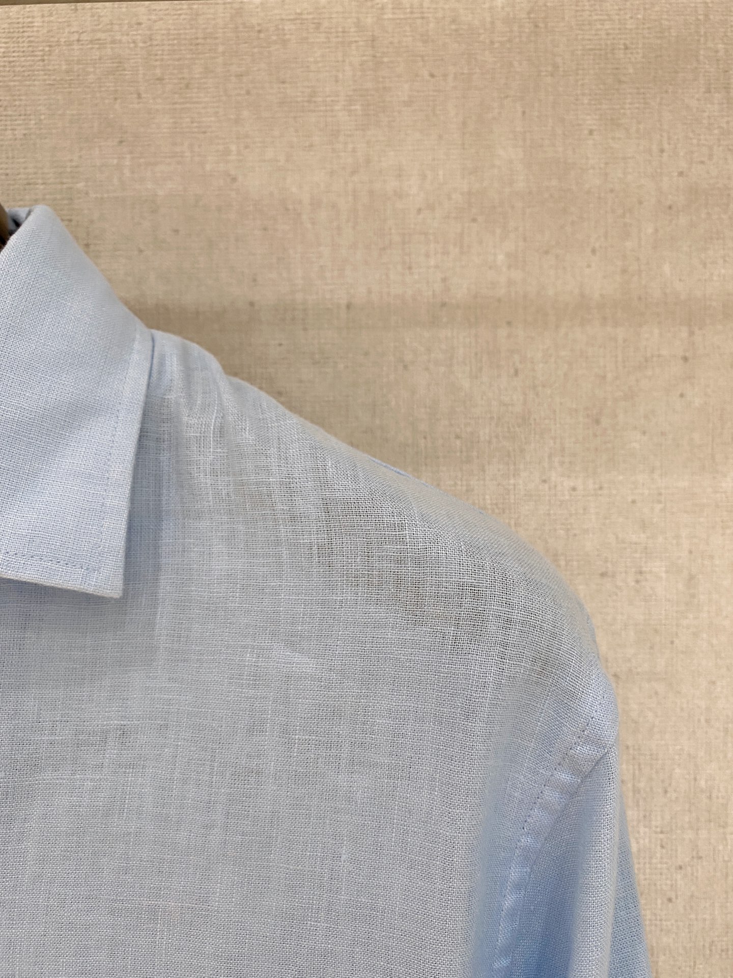 🌾退换🔥史诗级别的亚麻衬衫，独家巨献，胸前刺绣logo多色入荷。原汁原味100%亚麻面料衬衫，麻料以其独