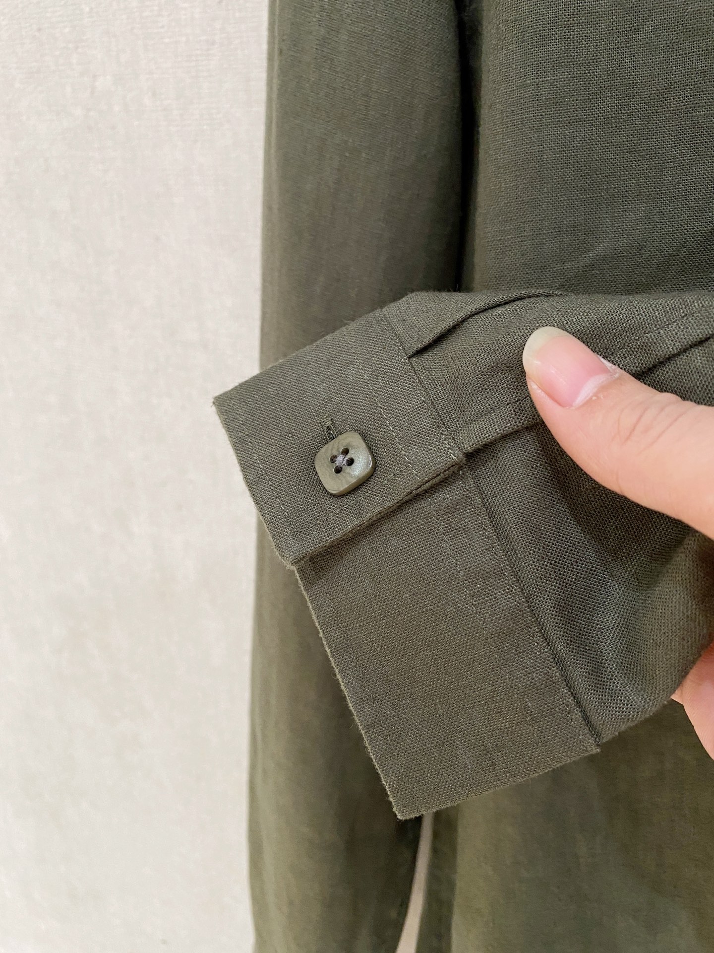 🌾退换🔥史诗级别的亚麻衬衫，独家巨献，胸前刺绣logo多色入荷。原汁原味100%亚麻面料衬衫，麻料以其独