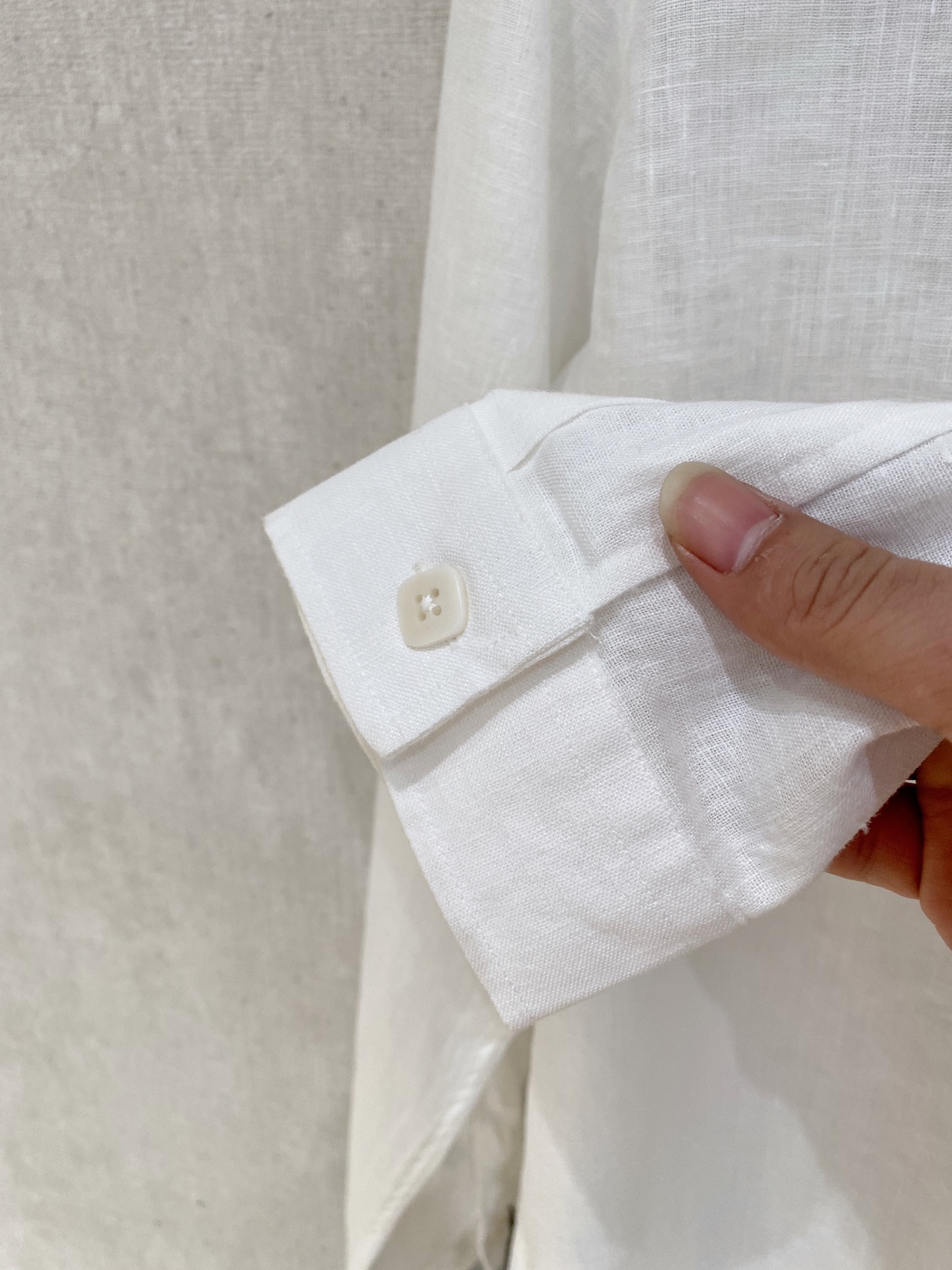 🌾退换🔥史诗级别的亚麻衬衫，独家巨献，胸前刺绣logo多色入荷。原汁原味100%亚麻面料衬衫，麻料以其独