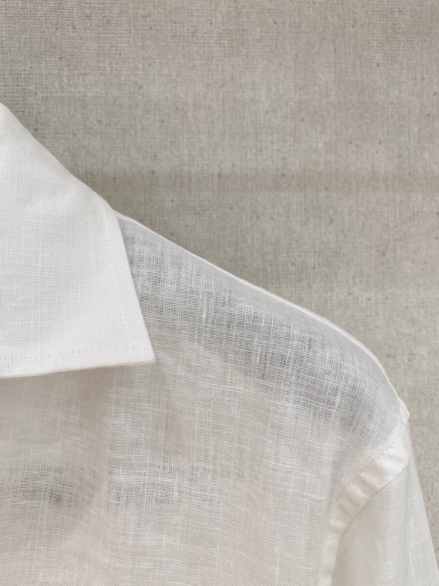 🌾退换🔥史诗级别的亚麻衬衫，独家巨献，胸前刺绣logo多色入荷。原汁原味100%亚麻面料衬衫，麻料以其独