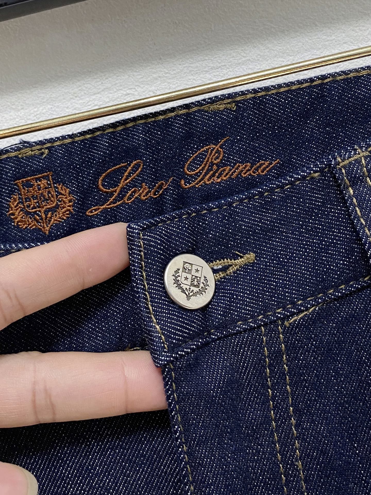 🇫🇷lP🆕 原单牛仔裤 2025新品，原版牛仔裤 原版重工打造，品牌经典LOGO设计，三标齐全！原版五金