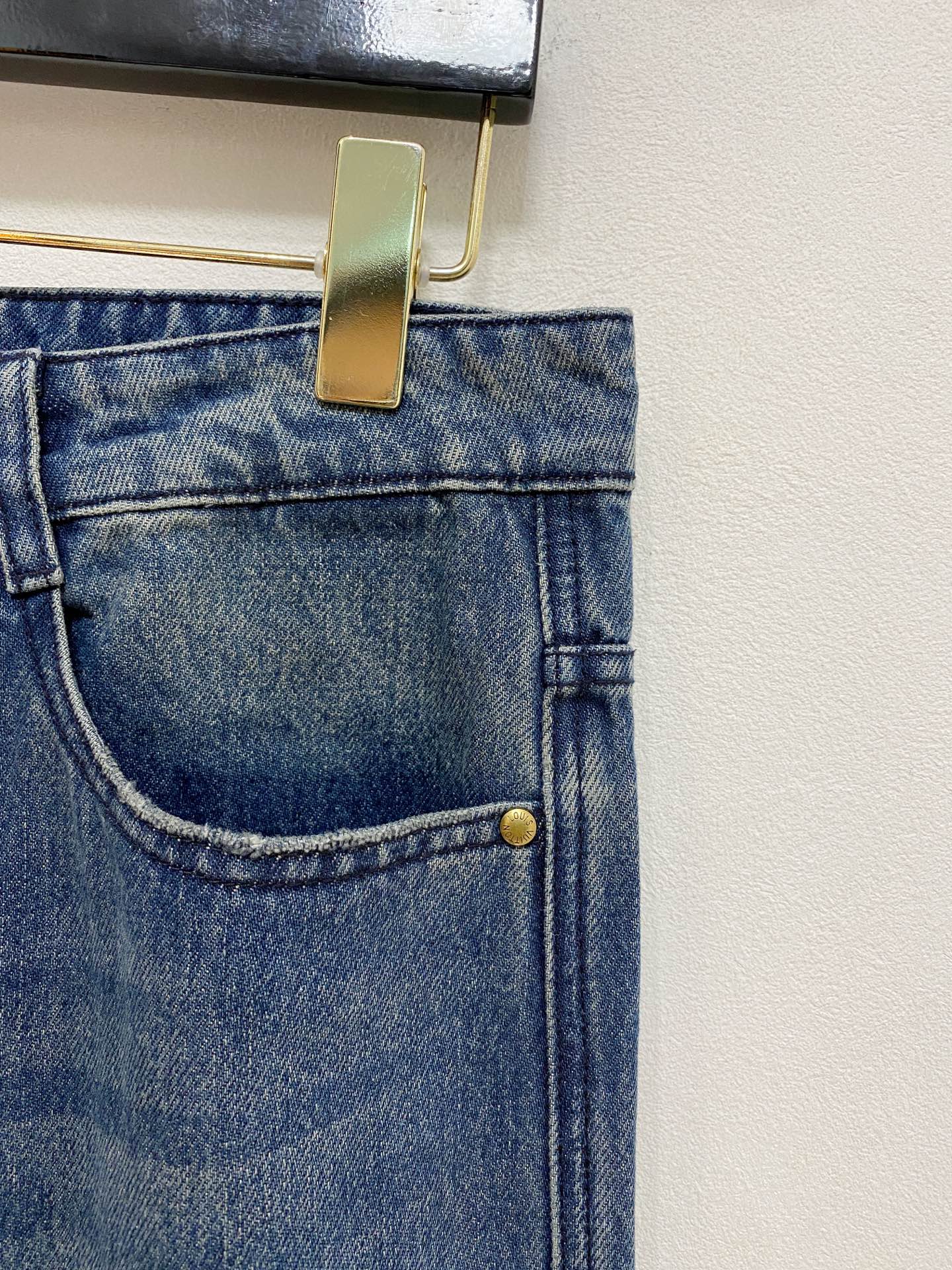 🇫🇷LV 原单牛仔裤 2025新品，原版牛仔裤 原版重工打造，品牌经典LOGO设计，三标齐全！原版五金辅