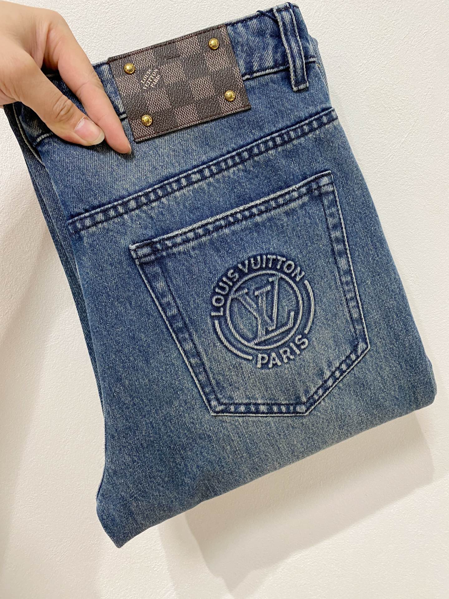 🇫🇷LV 原单牛仔裤 2025新品，原版牛仔裤 原版重工打造，品牌经典LOGO设计，三标齐全！原版五金辅