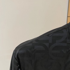 2025ss秋冬新款系列🆕阿玛尼家休闲夹克立领外套🧥专柜同步发售 超高工艺的风衣外套 休闲时尚 精选进口 2025ss秋冬新款系列🆕阿玛尼家休闲夹克立领外套🧥专柜同步发售 超高工艺的风衣外套 休闲时尚 精选进口