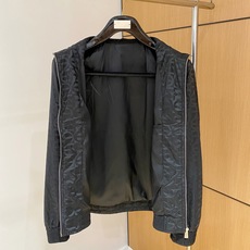 2025ss秋冬新款系列🆕阿玛尼家休闲夹克立领外套🧥专柜同步发售 超高工艺的风衣外套 休闲时尚 精选进口 2025ss秋冬新款系列🆕阿玛尼家休闲夹克立领外套🧥专柜同步发售 超高工艺的风衣外套 休闲时尚 精选进口