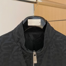 2025ss秋冬新款系列🆕阿玛尼家休闲夹克立领外套🧥专柜同步发售 超高工艺的风衣外套 休闲时尚 精选进口 2025ss秋冬新款系列🆕阿玛尼家休闲夹克立领外套🧥专柜同步发售 超高工艺的风衣外套 休闲时尚 精选进口