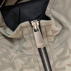 2025ss秋冬新款系列🆕阿玛尼家休闲夹克立领外套🧥专柜同步发售 超高工艺的风衣外套 休闲时尚 精选进口 2025ss秋冬新款系列🆕阿玛尼家休闲夹克立领外套🧥专柜同步发售 超高工艺的风衣外套 休闲时尚 精选进口