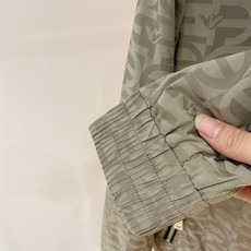 2025ss秋冬新款系列🆕阿玛尼家休闲夹克立领外套🧥专柜同步发售 超高工艺的风衣外套 休闲时尚 精选进口 2025ss秋冬新款系列🆕阿玛尼家休闲夹克立领外套🧥专柜同步发售 超高工艺的风衣外套 休闲时尚 精选进口