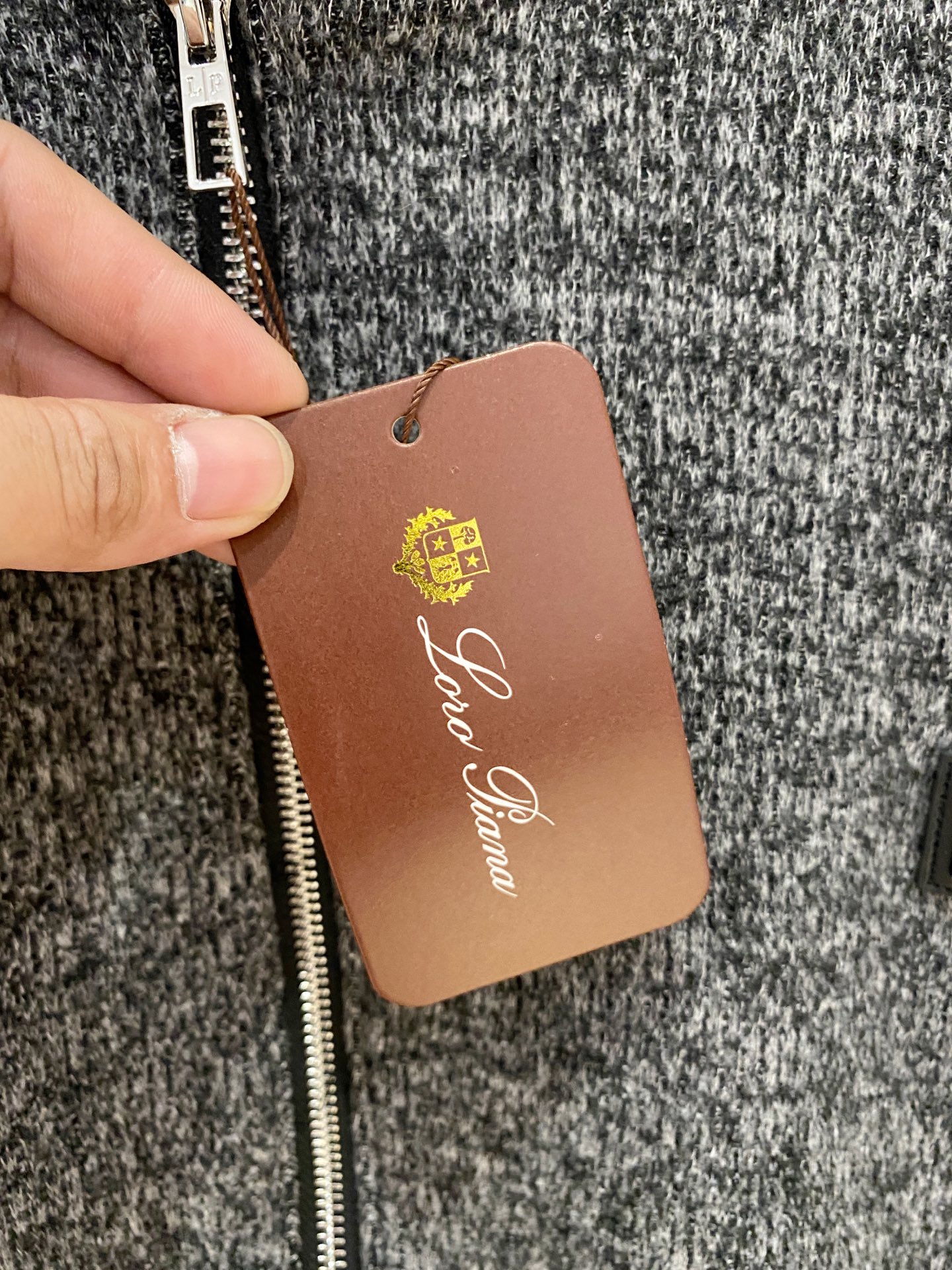 lP🆕-LoroPiana诺悠翩雅🆕25FW秋冬新款老钱风羊毛夹克立领外套，选用进口羊毛面料混纺，拼接配