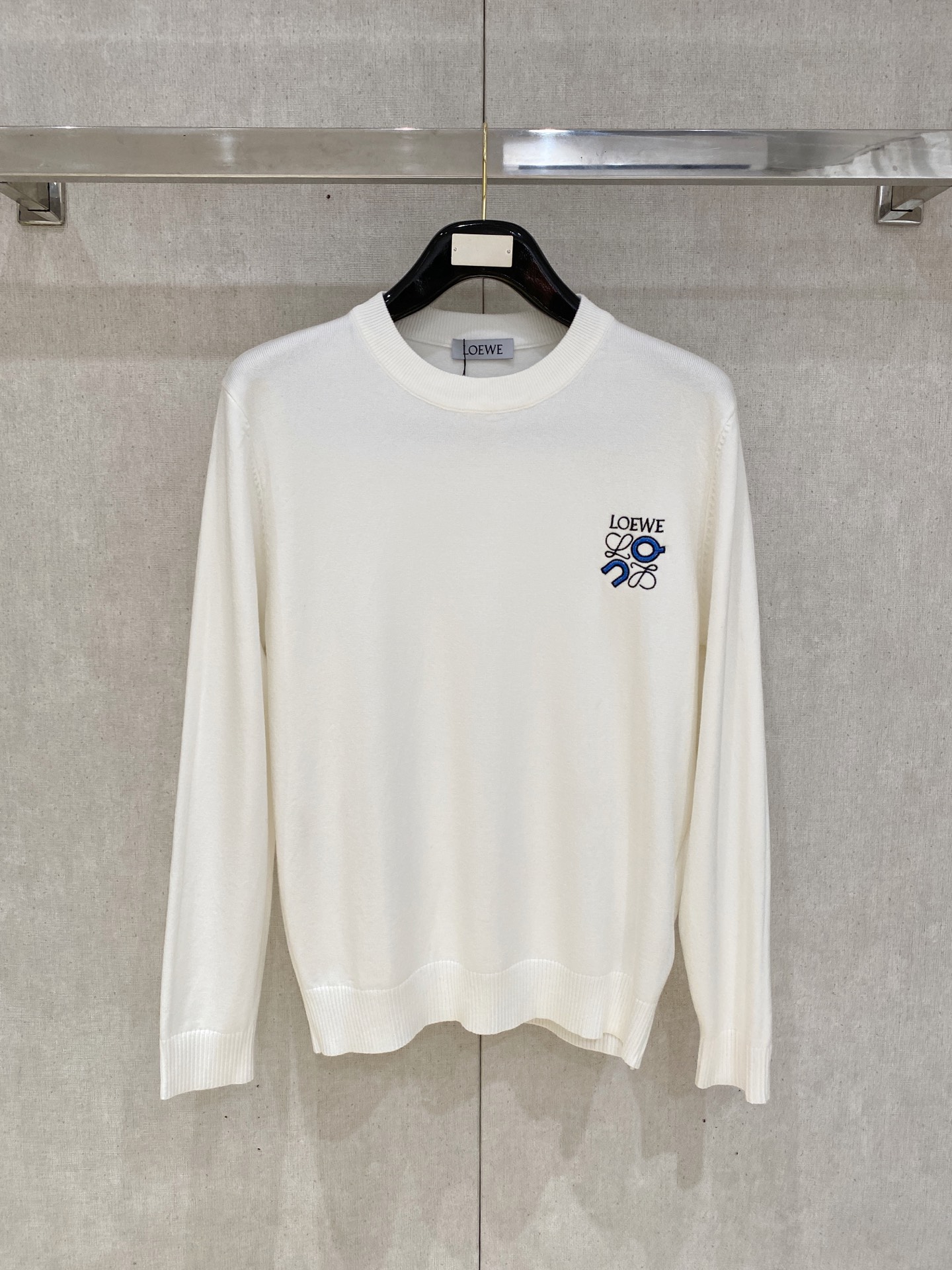 NO:600227,Loewe/Luo Yiwei 2025 new autumn and winter new products, complete with three labels, round neck sweater, good product, no need to introduce too much, look at the details, counter size M-XXXL /140, recommended L,, loewe, loewe, sweaters, alexander wang19860909Loewe/罗意威 2025年秋冬新品上新 三标齐全 圆领毛衣 好货不用过多介绍 看细节 专柜码数M-XXXL /140建议L,,loewe,loewe,sweaters,alexander wang,Men's clothing
