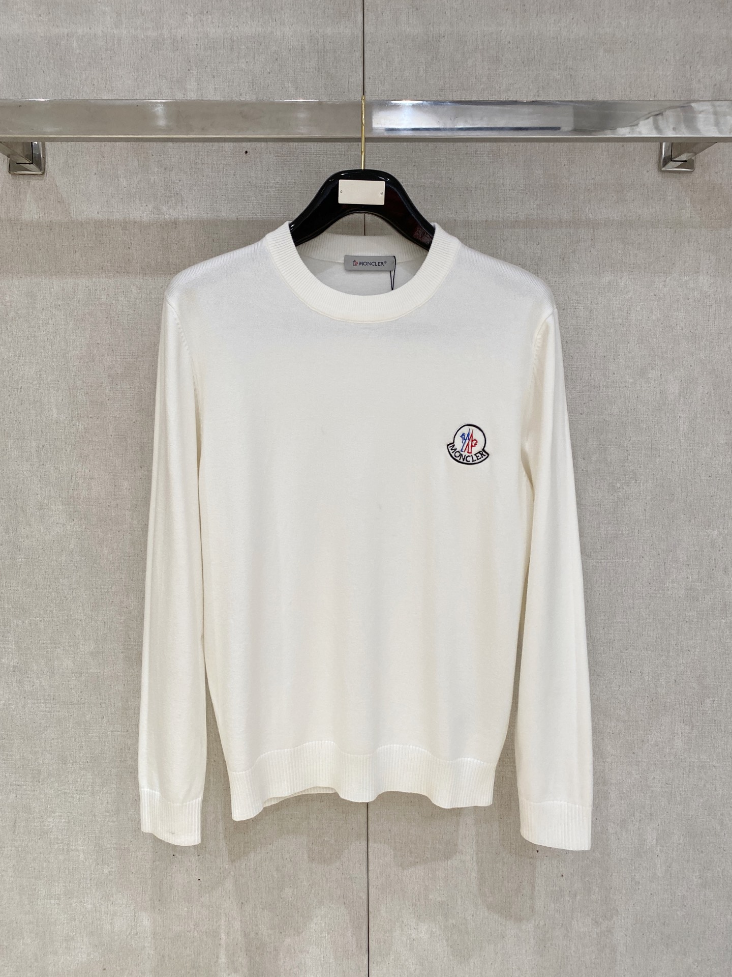 NO:600247,Moncler/Mongolian 2025 new autumn and winter new products, complete with three labels, round neck sweater, good product, no need to introduce too much, look at the details, counter size M-XXXL /140 recommended L,,Moncler,sweaters,alexander wang19860909Moncler/蒙口 2025年秋冬新品上新 三标齐全 圆领毛衣 好货不用过多介绍 看细节 专柜码数M-XXXL /140建议L,,Moncler,sweaters,alexander wang,Men's clothing